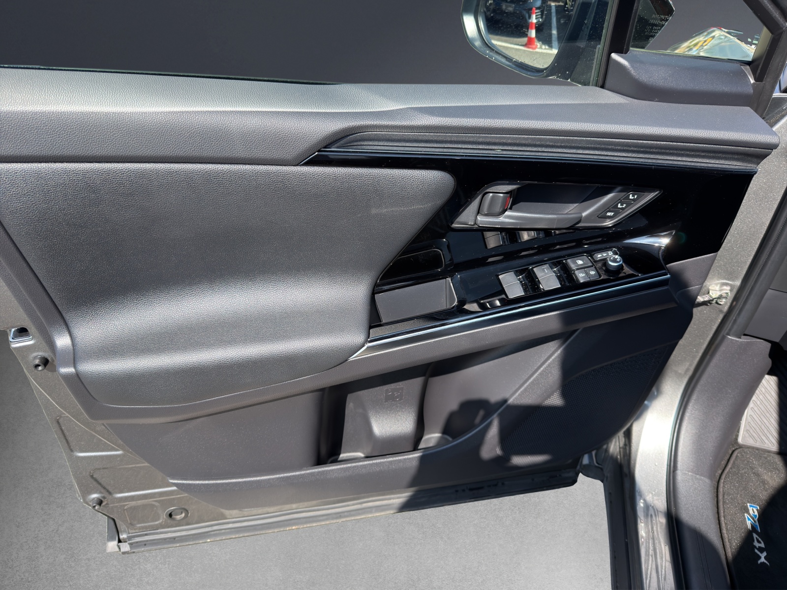 TOYOTA bZ4X Premium 71,4 kWh 4WD-image-12