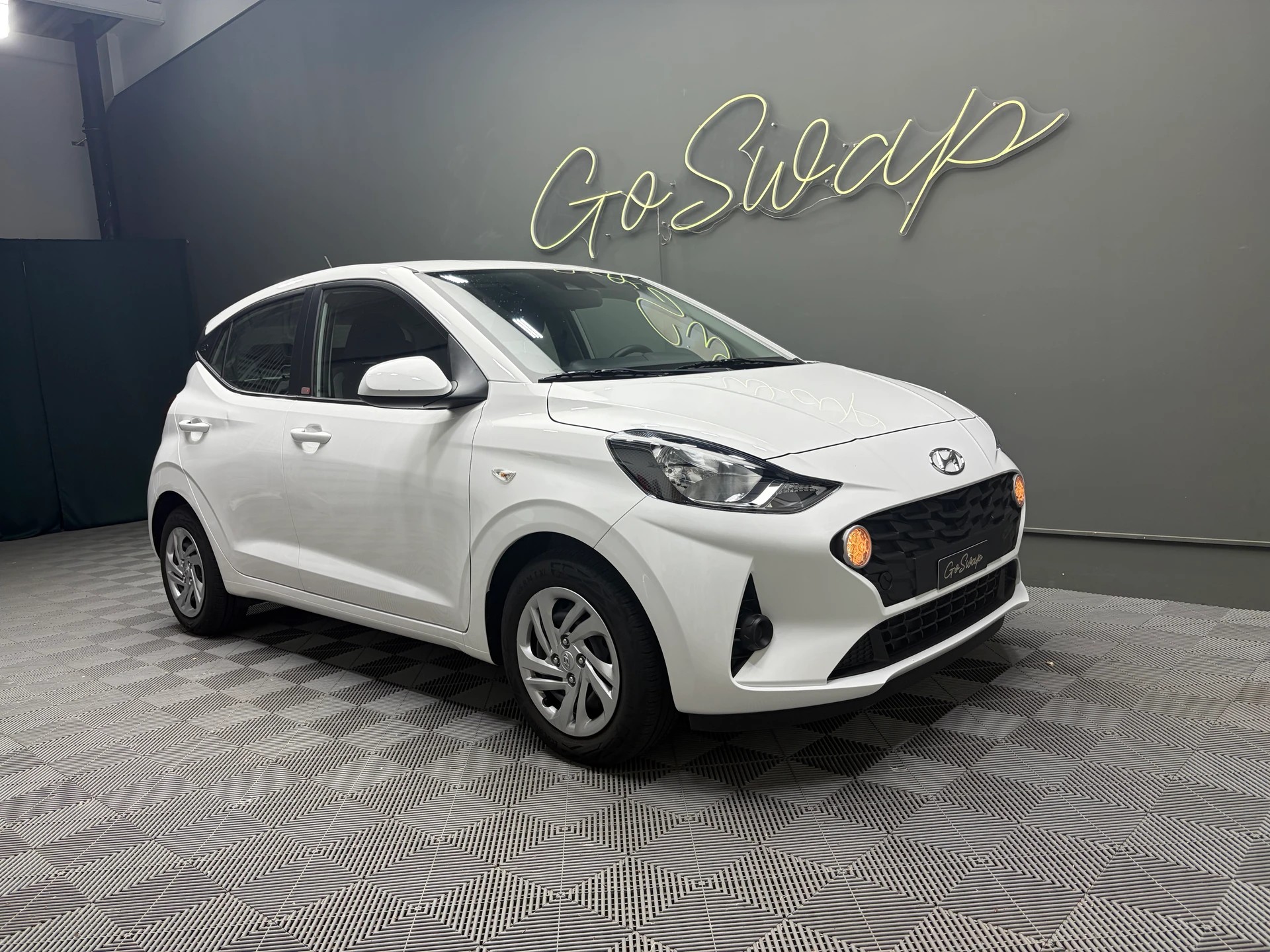 HYUNDAI i10 1.0 Origo - 1ère main-image-0