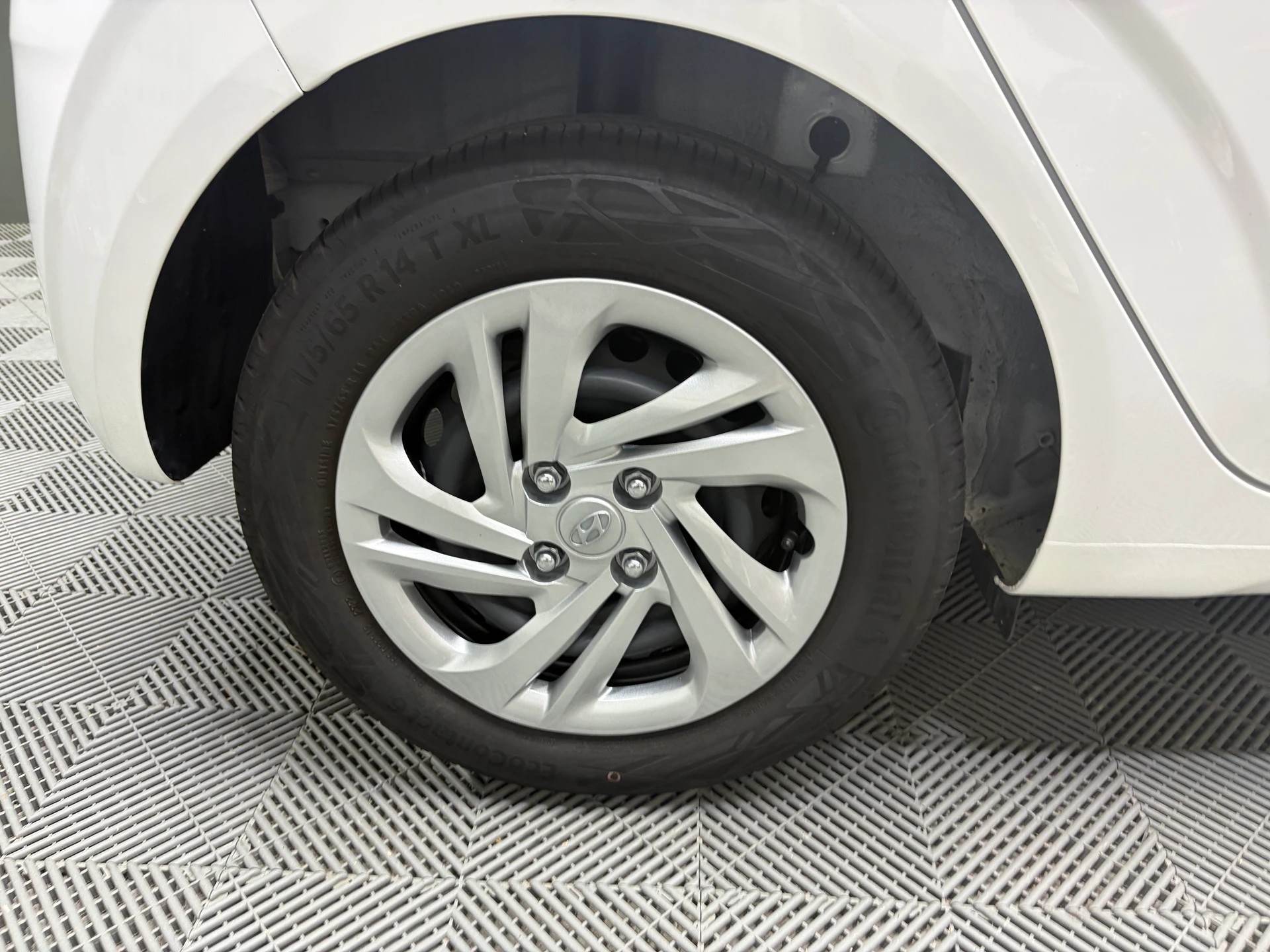 HYUNDAI i10 1.0 Origo - 1ère main-image-23
