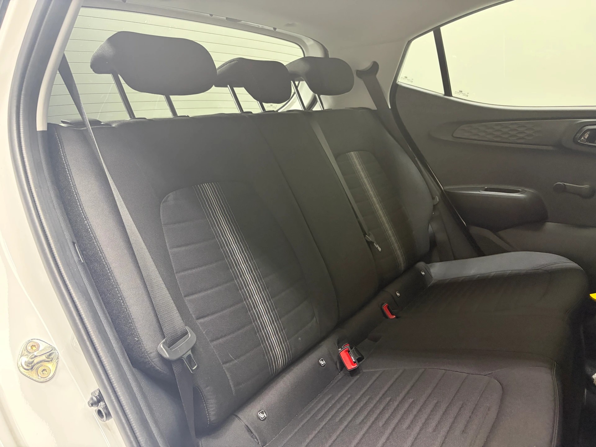 HYUNDAI i10 1.0 Origo - 1ère main-image-11