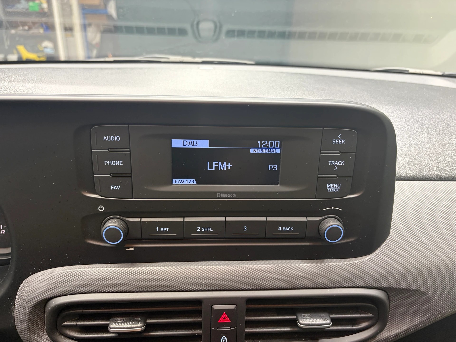 HYUNDAI i10 1.0 Origo - 1ère main-image-18