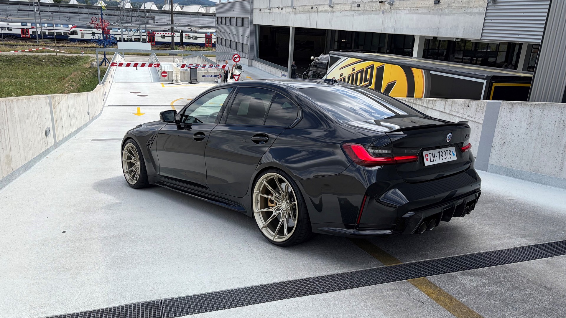BMW M3 Competition xDrive-image-5