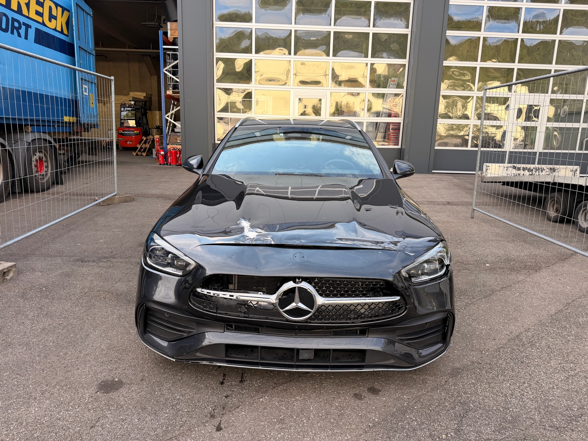 MERCEDES-BENZ C 220 d T 4Matic AMG Line-image-0