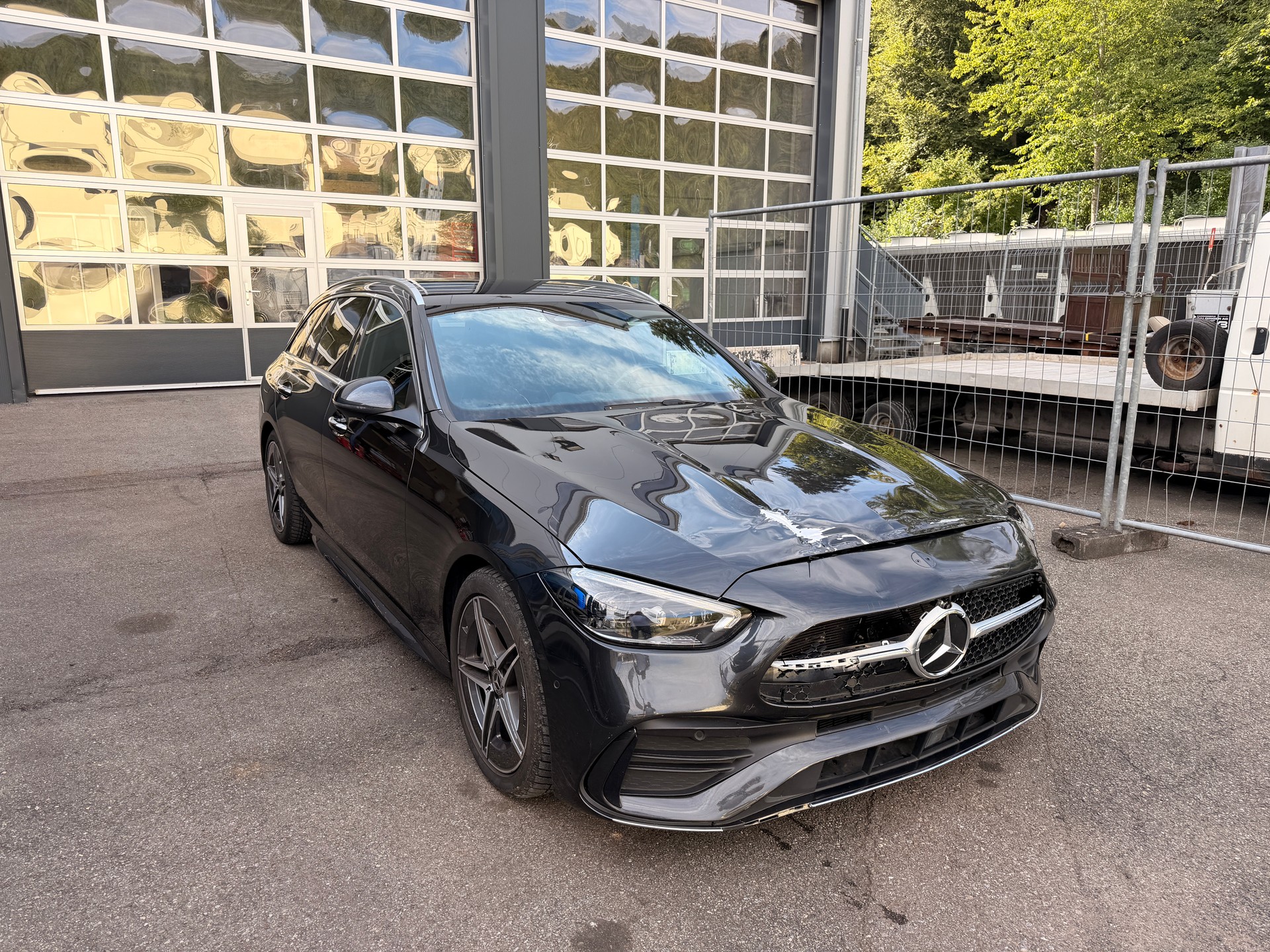 MERCEDES-BENZ C 220 d T 4Matic AMG Line-image-4
