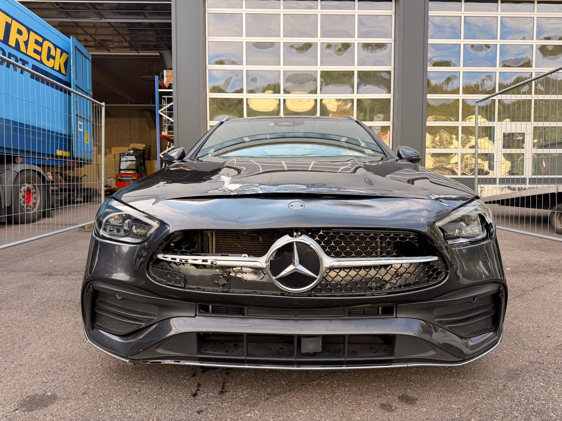 MERCEDES-BENZ C 220 d T 4Matic AMG Line-image-1