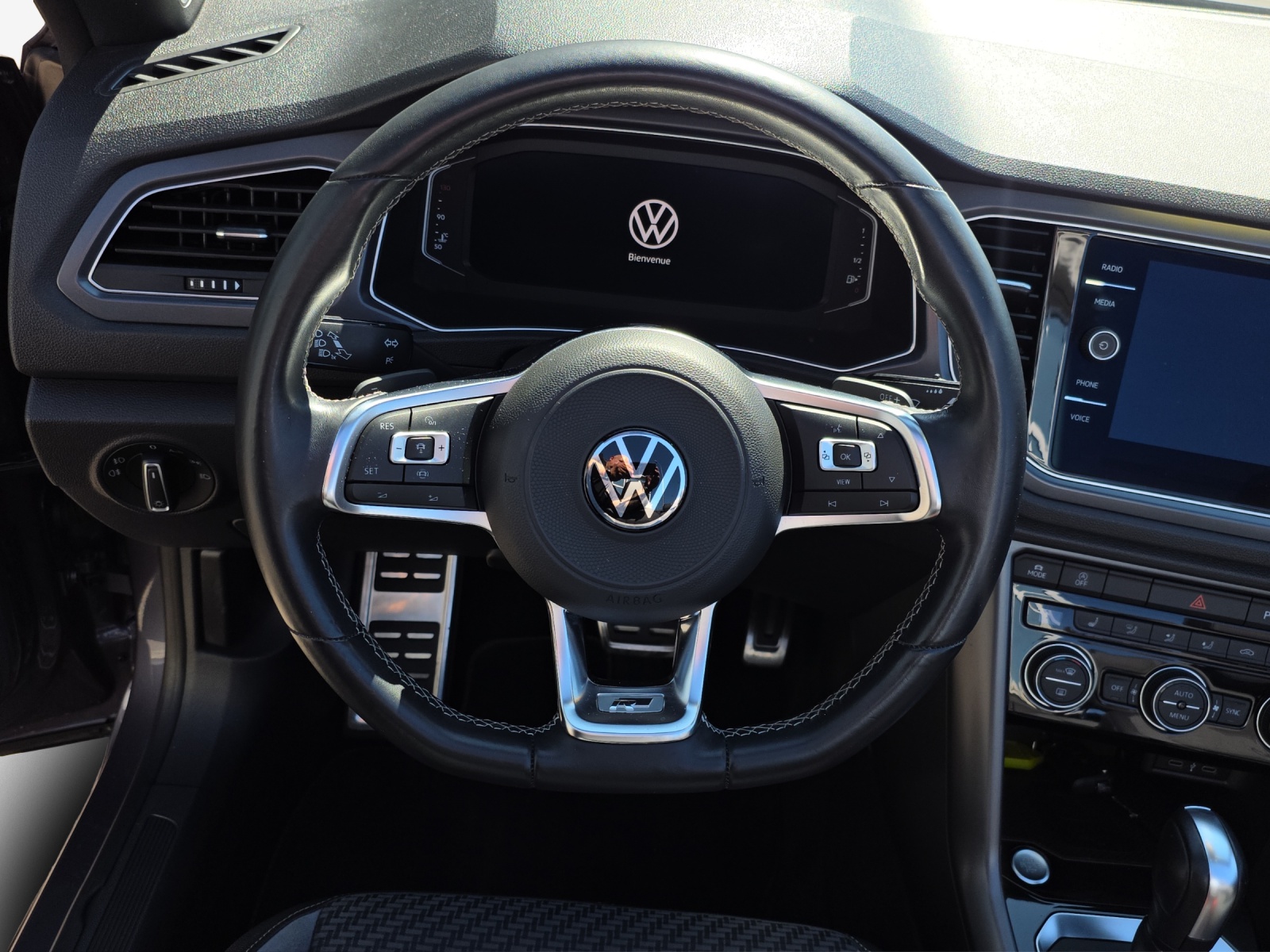 VW T-Roc Cabriolet 1.5 TSI EVO Black & White DSG-image-9