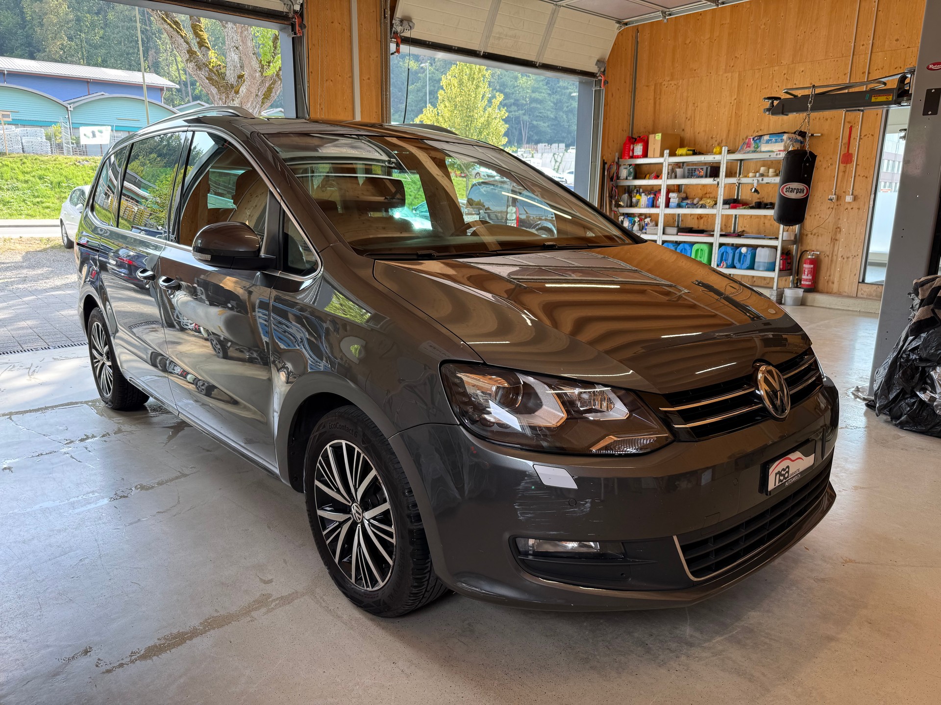 VW Sharan 2.0 TDI BMT Allstar DSG-image-2