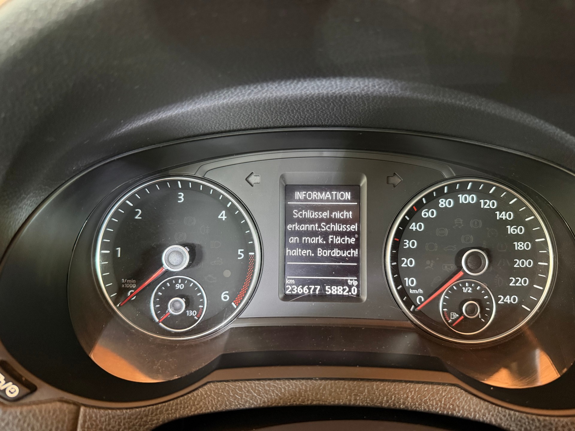 VW Sharan 2.0 TDI BMT Allstar DSG-image-11