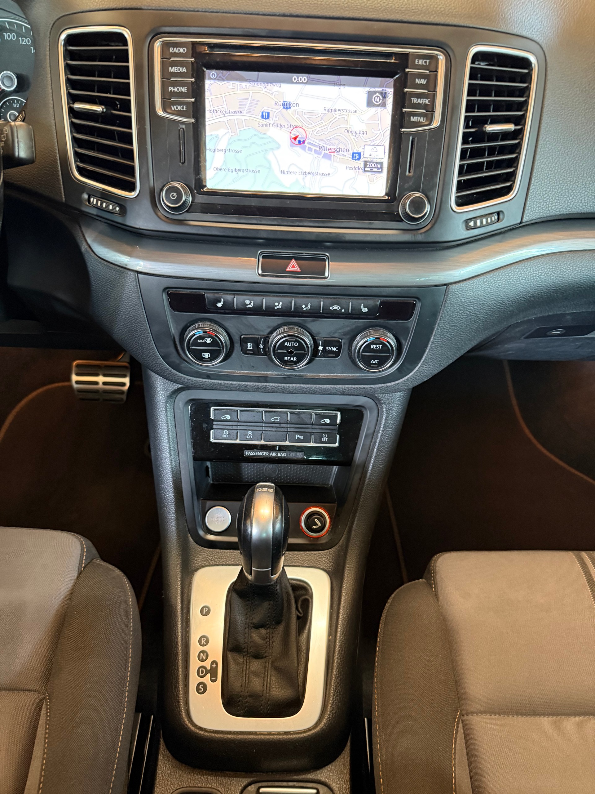 VW Sharan 2.0 TDI BMT Allstar DSG-image-12