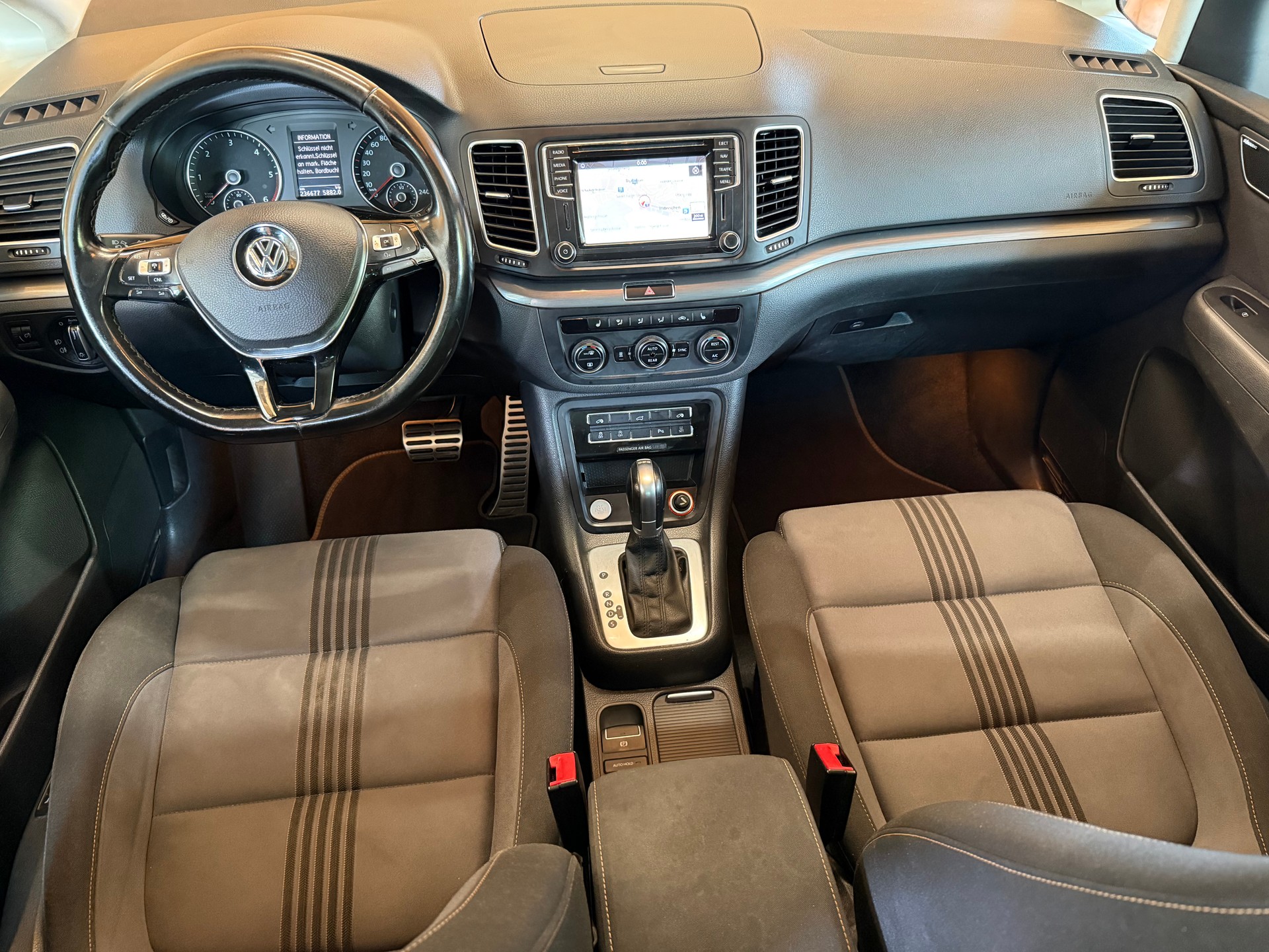 VW Sharan 2.0 TDI BMT Allstar DSG-image-9