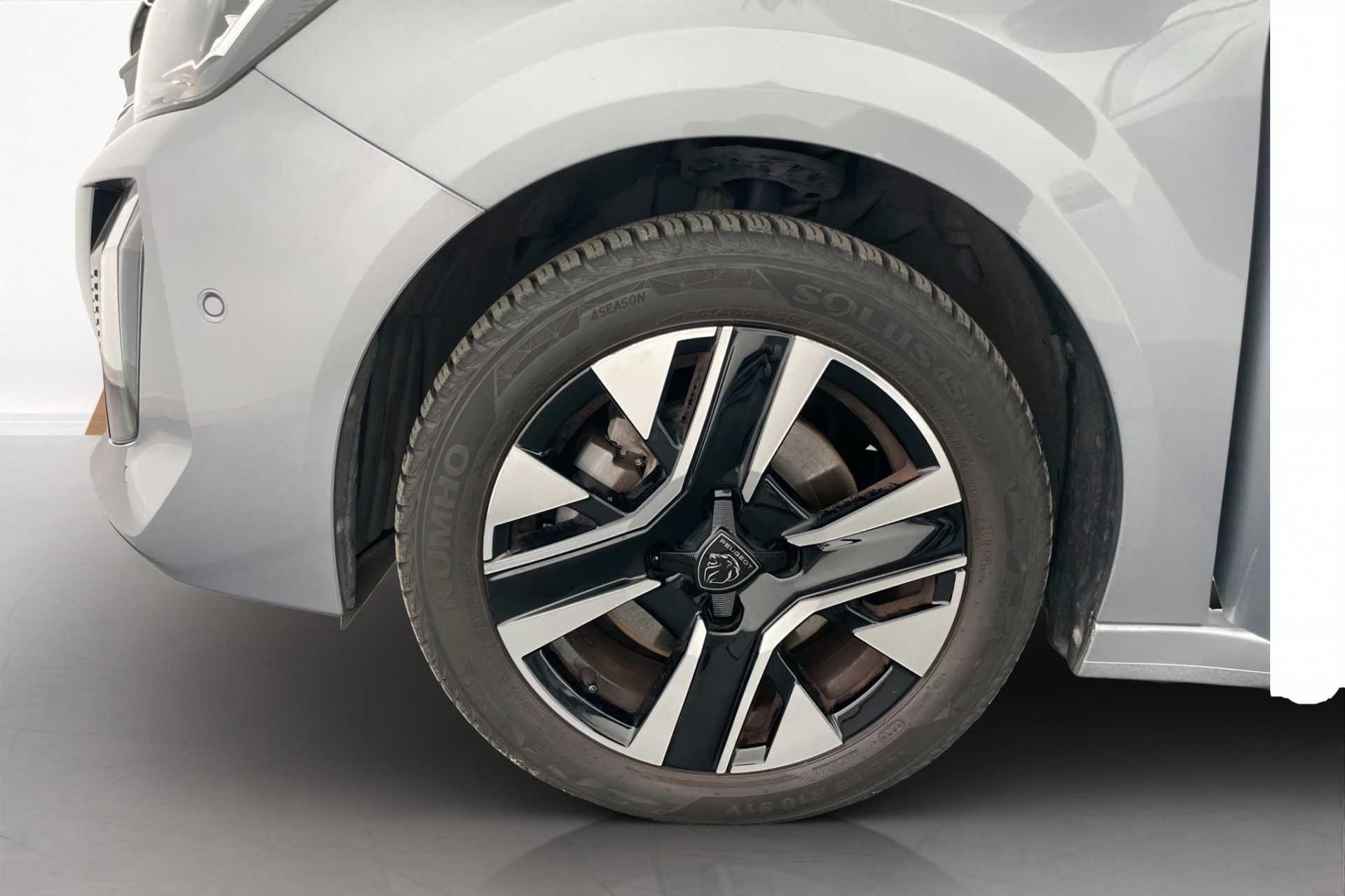 PEUGEOT 208 1.2 Hybrid Allure-image-13