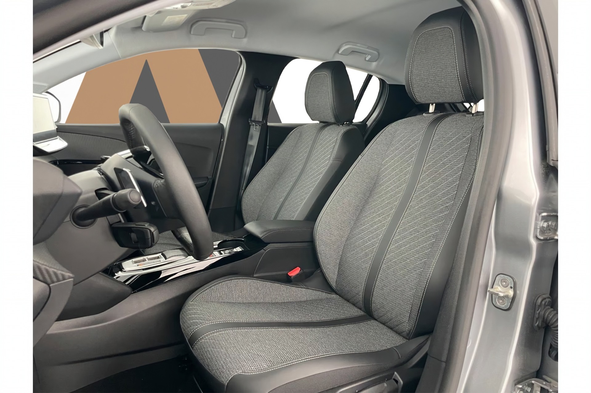 PEUGEOT 208 1.2 Hybrid Allure-image-8