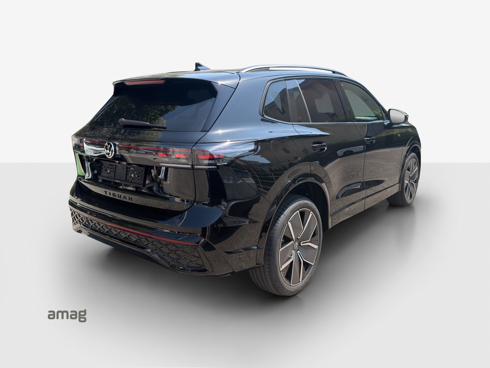 VW Tiguan 2.0 TSI DSG R-Line 4Motion-image-4
