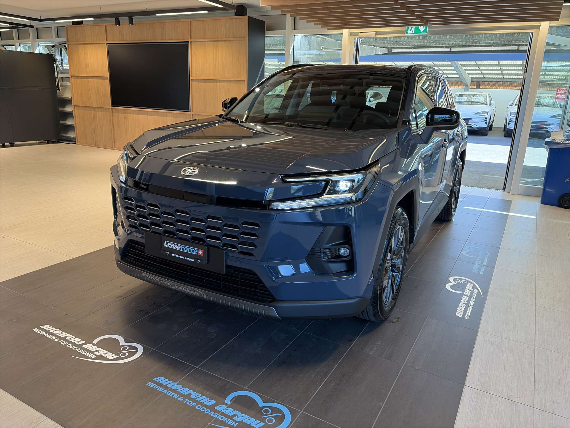TOYOTA RAV-4 2.5 HSD Trend e-CVT AWD NEUES MODELL Automat-image-0