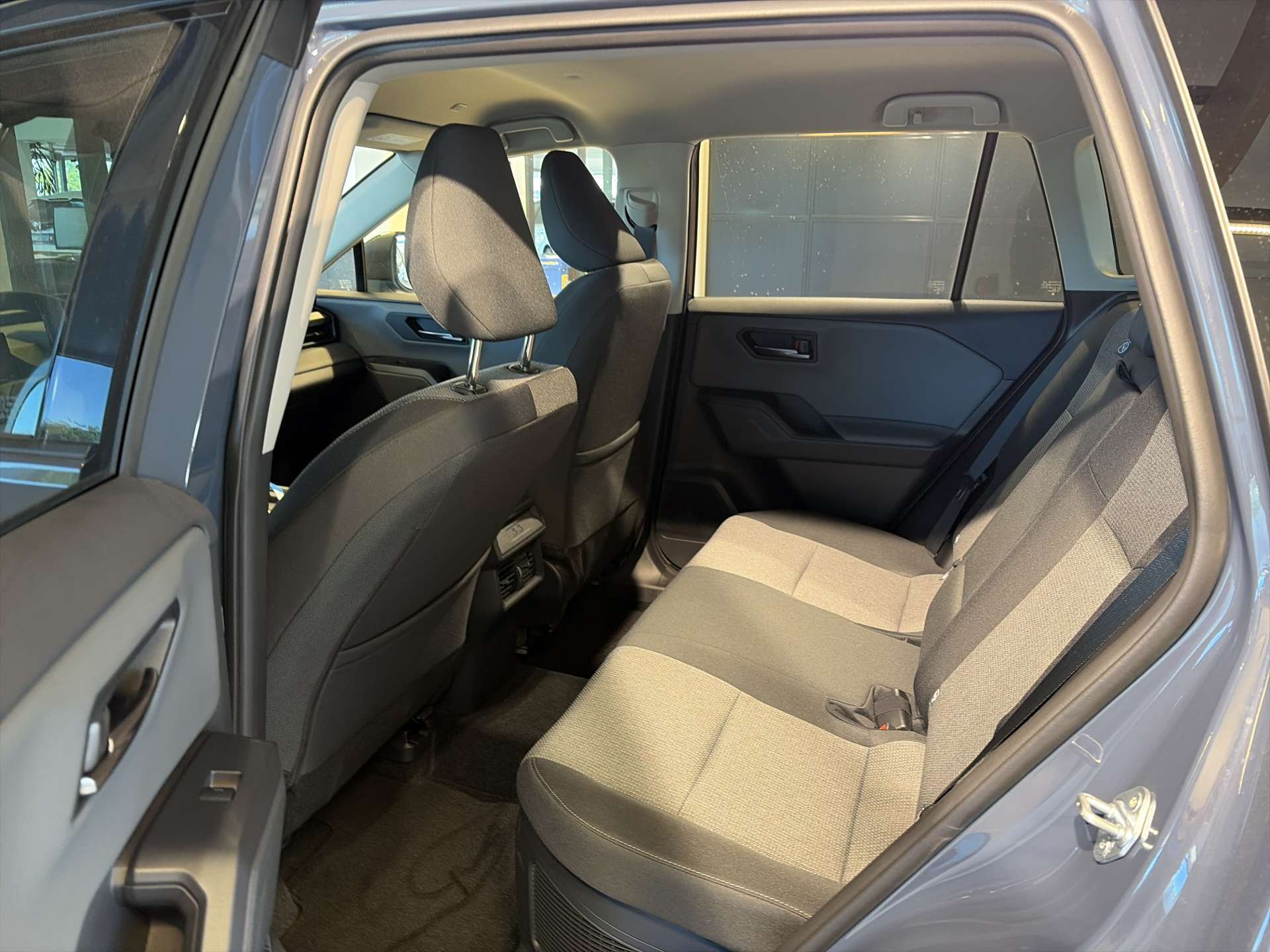TOYOTA RAV-4 2.5 HSD Trend e-CVT AWD NEUES MODELL Automat-image-6