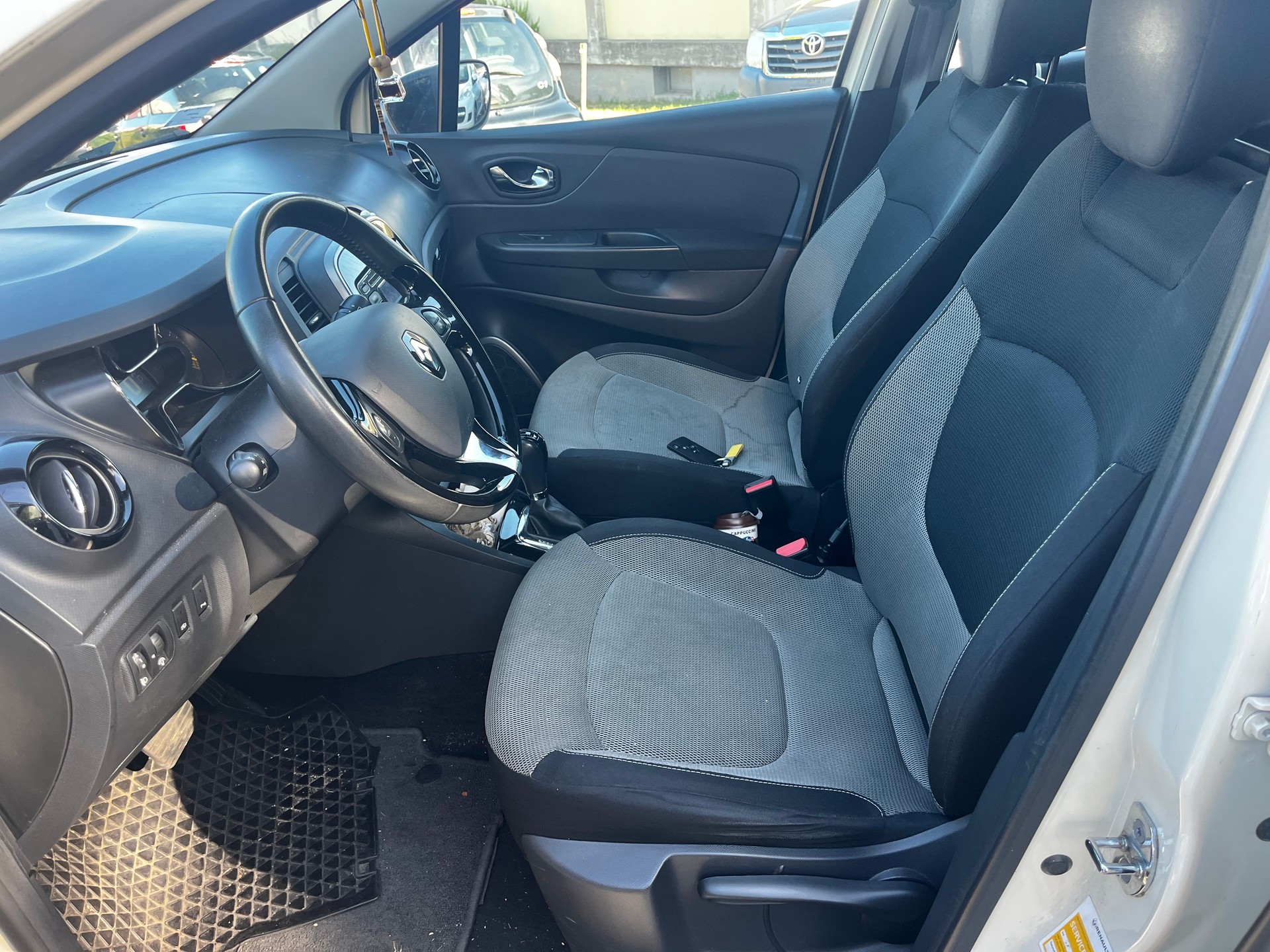 RENAULT Captur 1.2 T 16V Privilège EDC-image-13