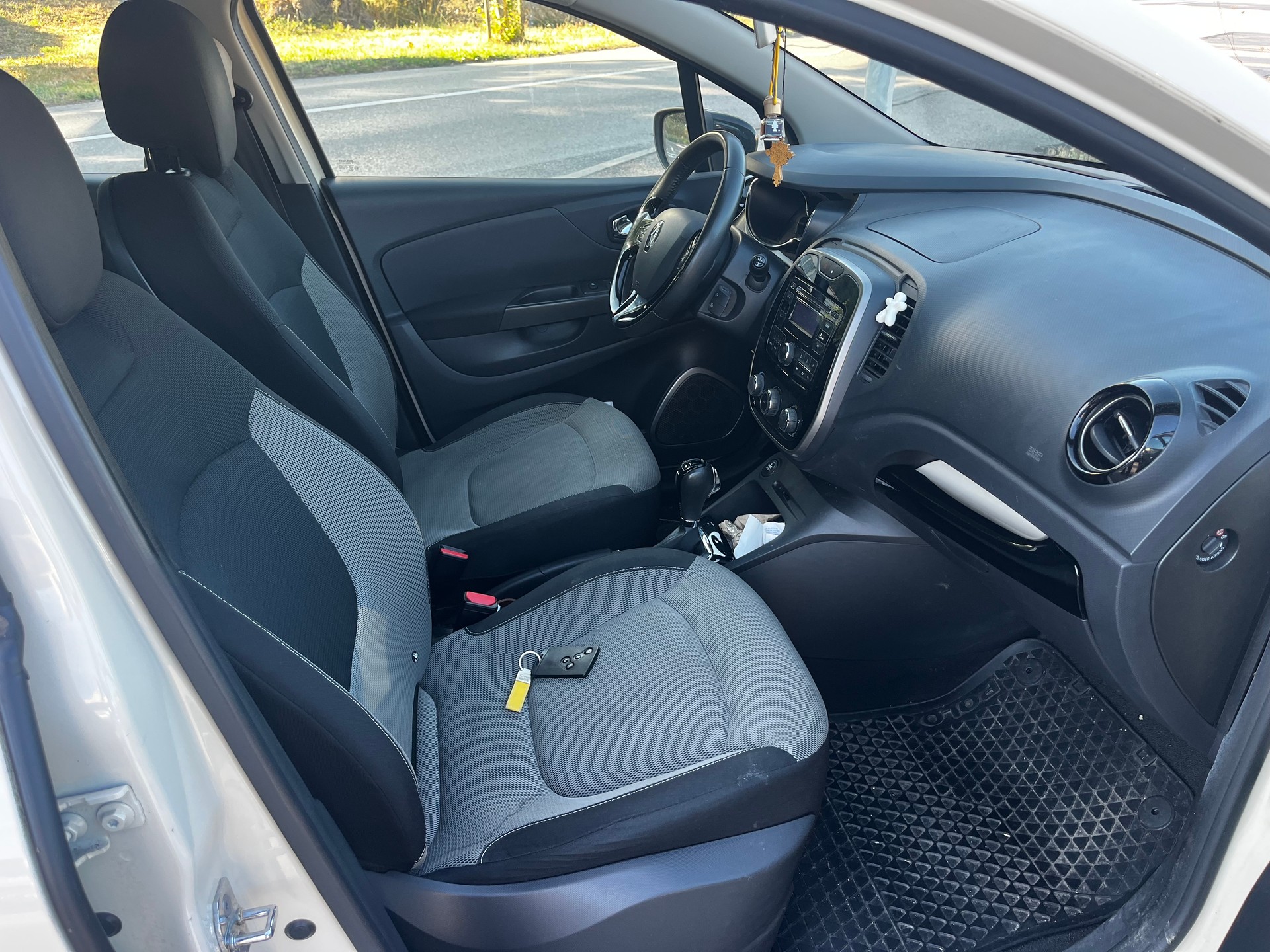 RENAULT Captur 1.2 T 16V Privilège EDC-image-10