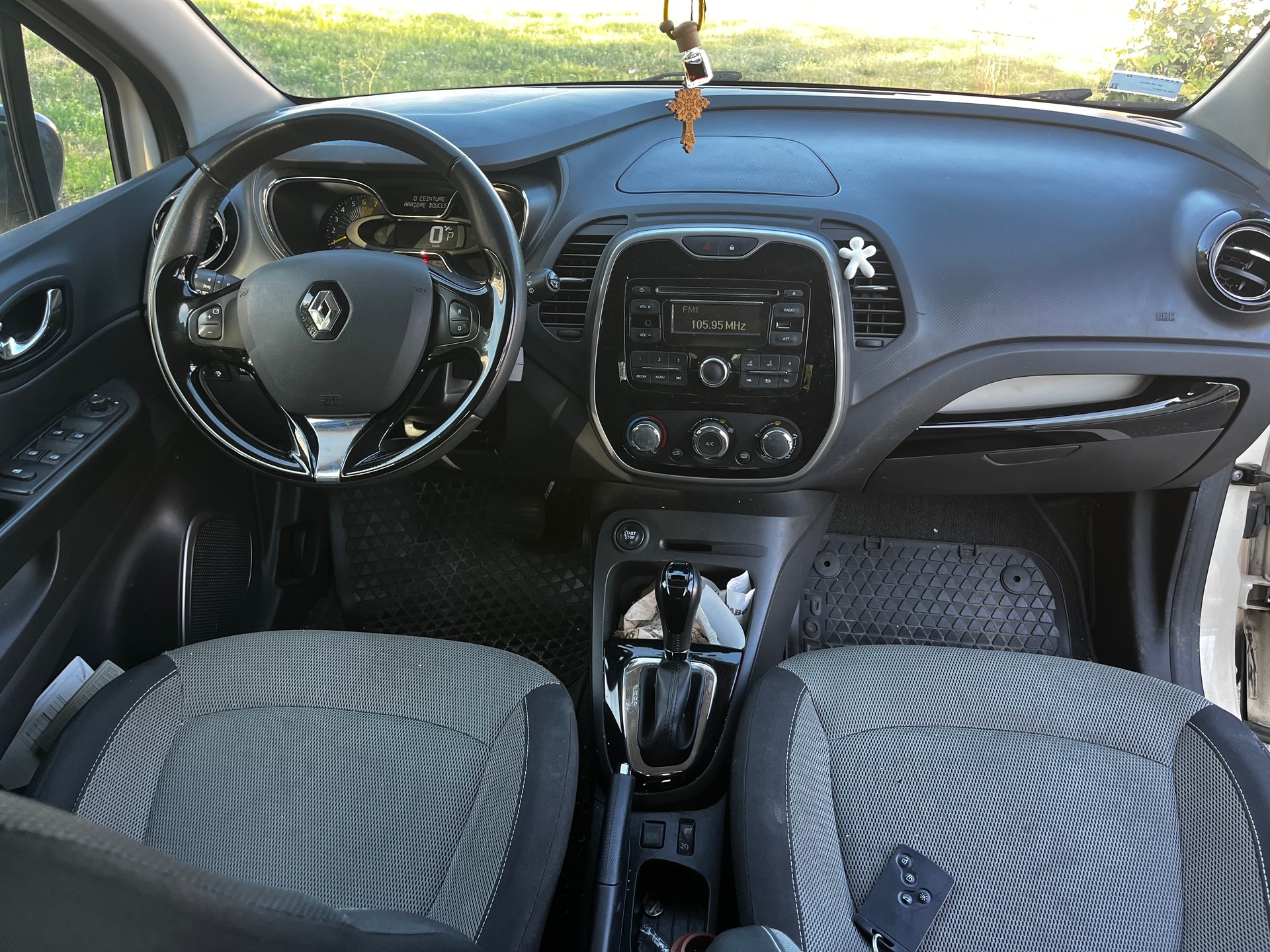 RENAULT Captur 1.2 T 16V Privilège EDC-image-11