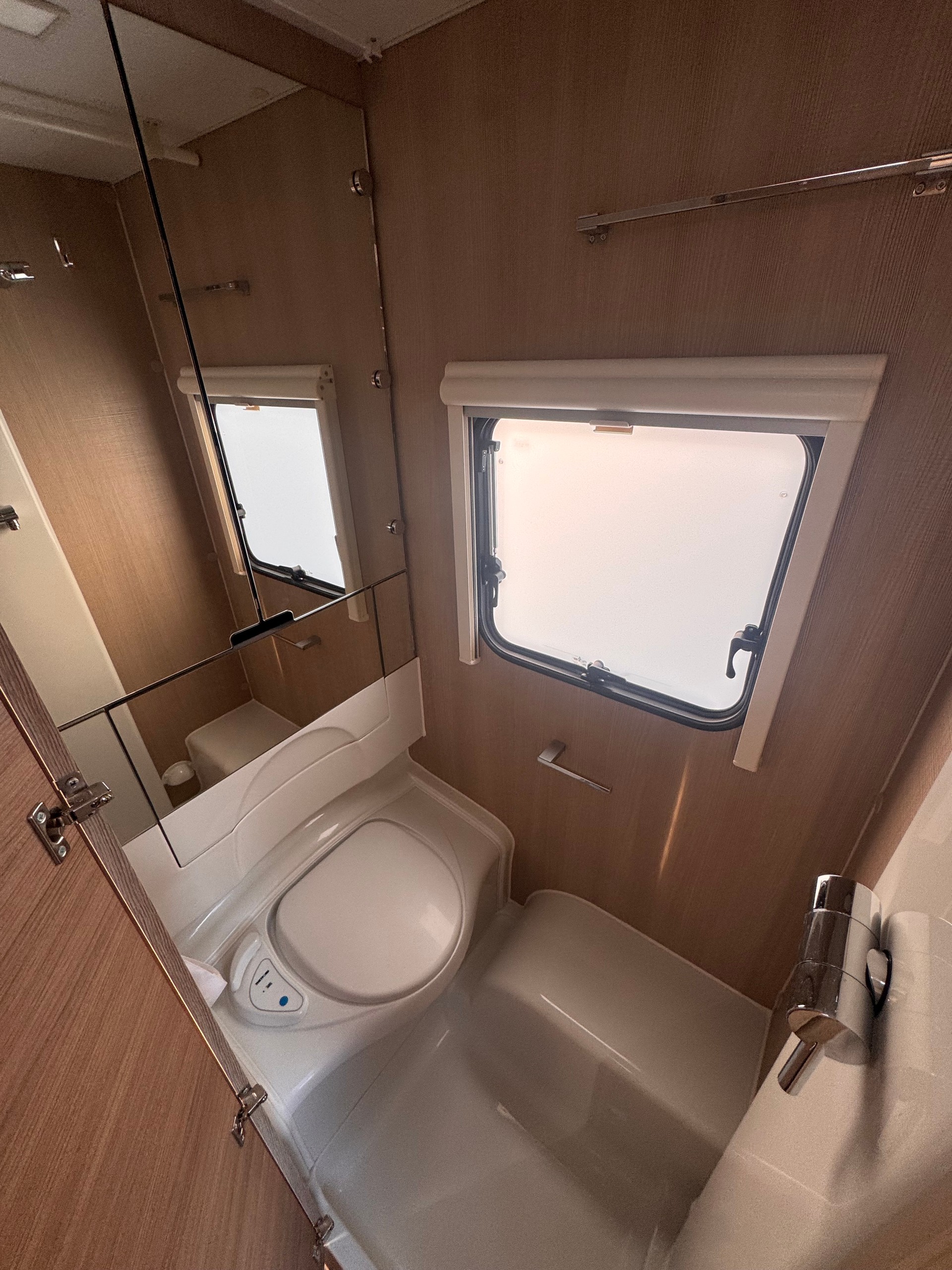 ADRIA Adora 482 LU-image-8