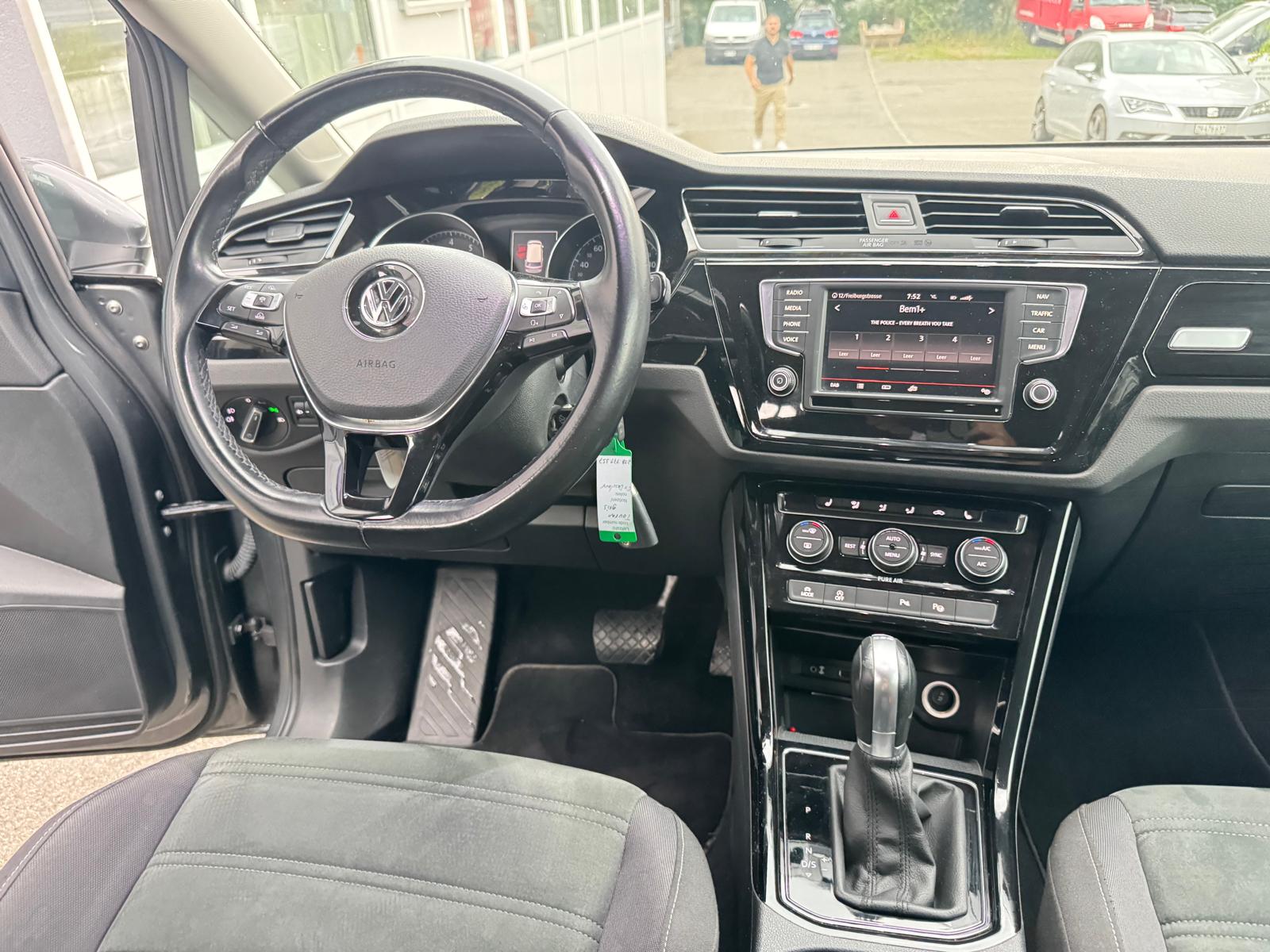 VW Touran 1.4 TSI BlueMotion Technology Highline DSG-image-10