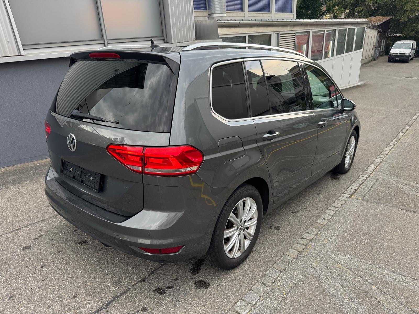 VW Touran 1.4 TSI BlueMotion Technology Highline DSG-image-5