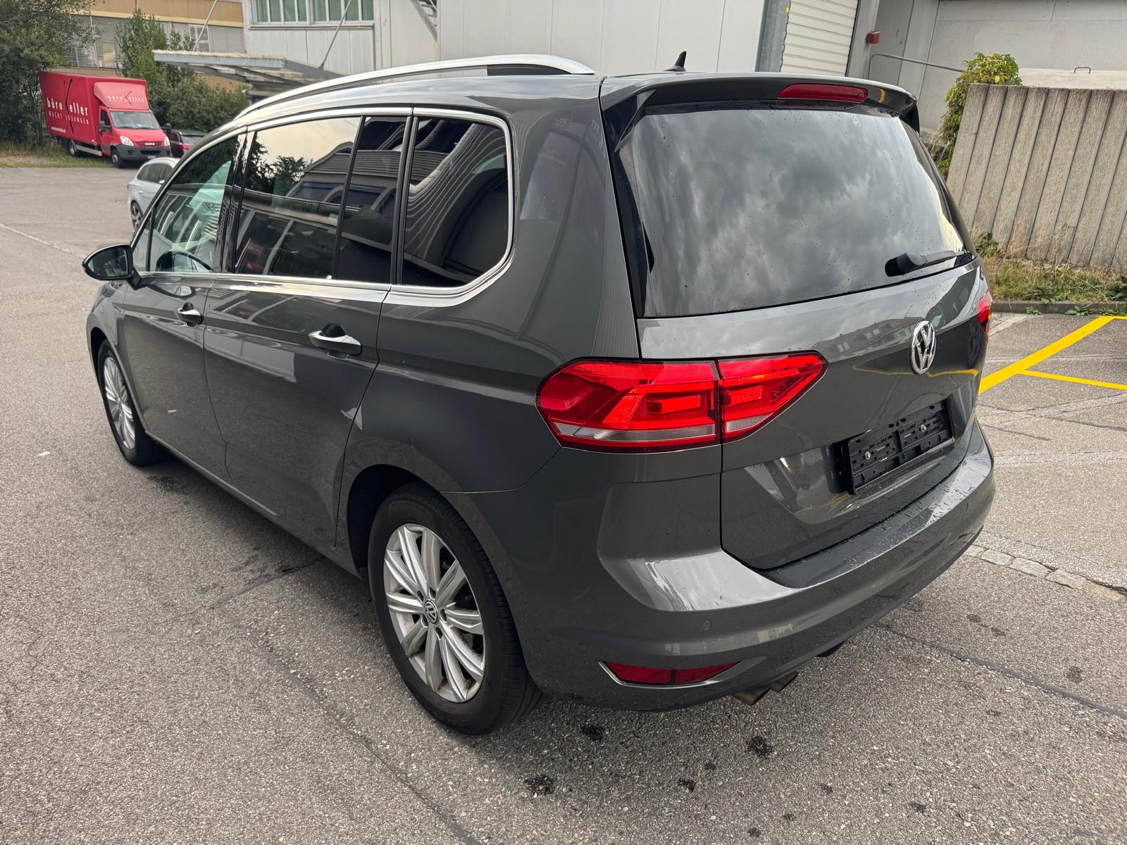 VW Touran 1.4 TSI BlueMotion Technology Highline DSG-image-3