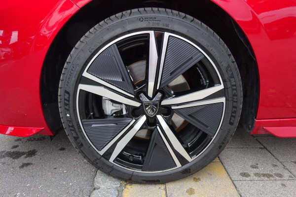 PEUGEOT 308 SW 1.2 HEV 136 GT-image-4