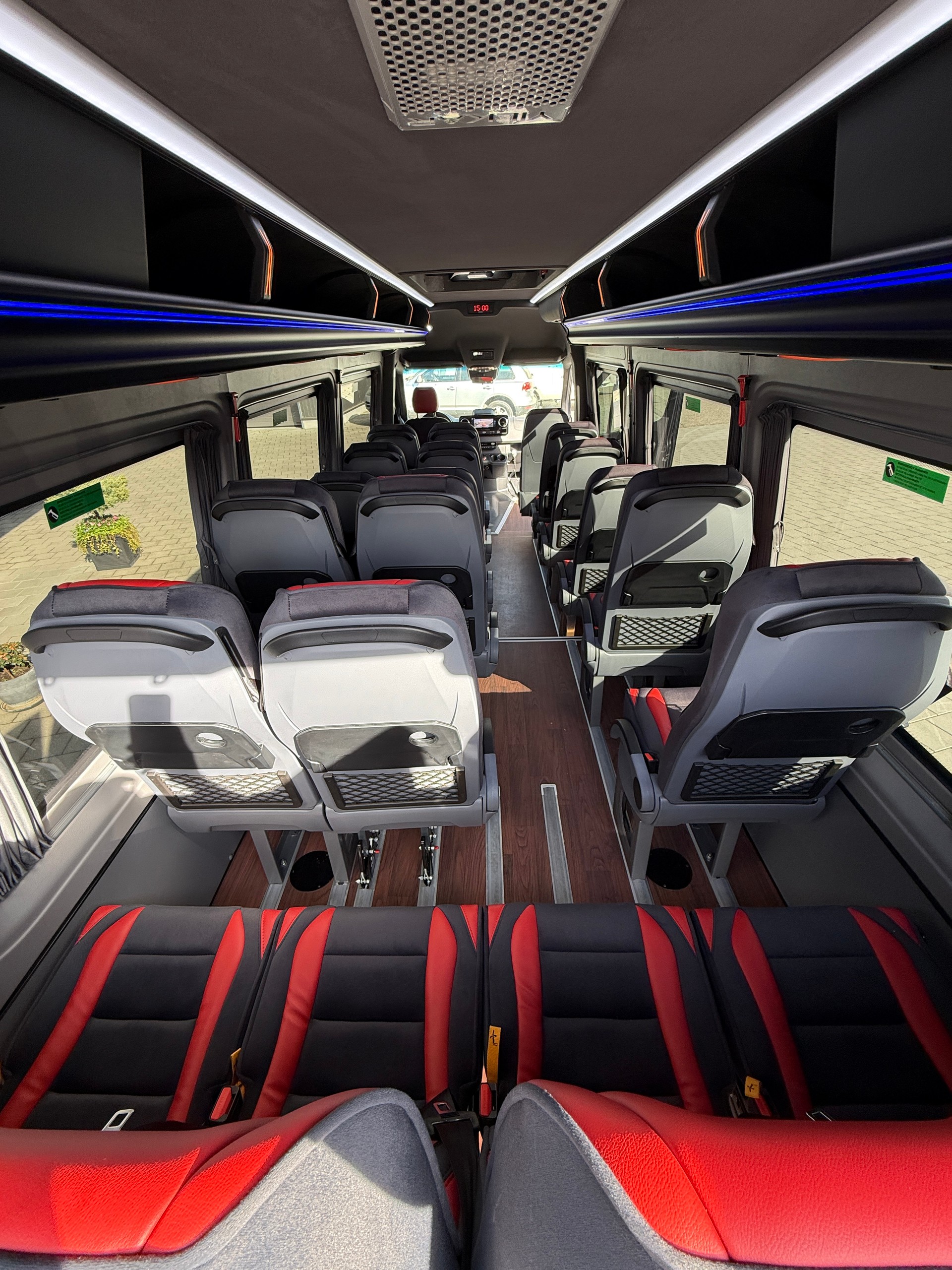 MERCEDES-BENZ Midibus mit 17/21 Plätze oder bis 4 Rollstühle-image-10