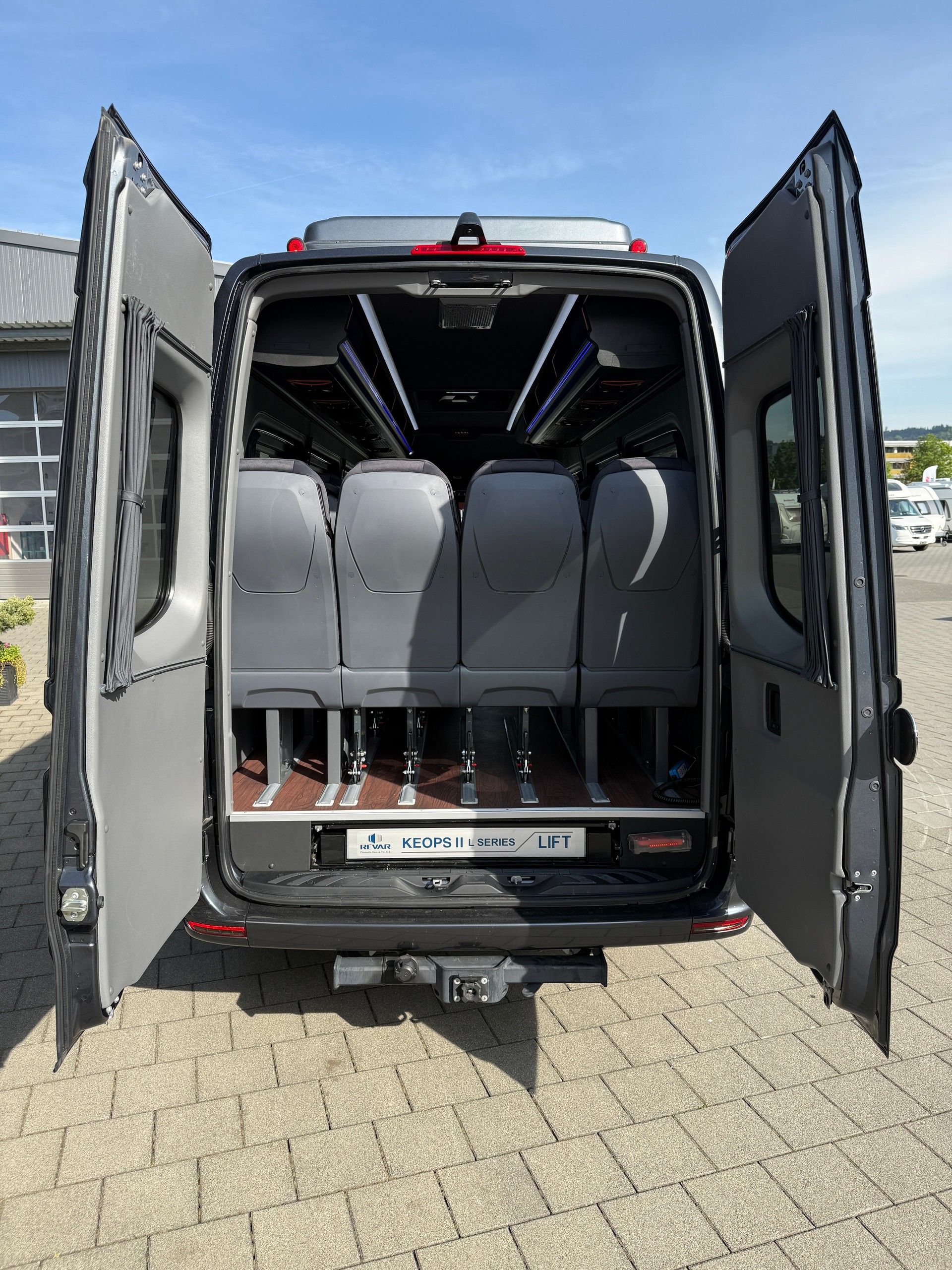 MERCEDES-BENZ Midibus mit 17/21 Plätze oder bis 4 Rollstühle-image-7
