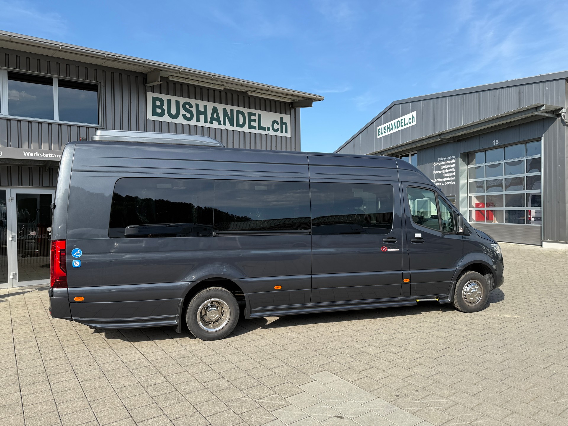 MERCEDES-BENZ Midibus mit 17/21 Plätze oder bis 4 Rollstühle-image-1