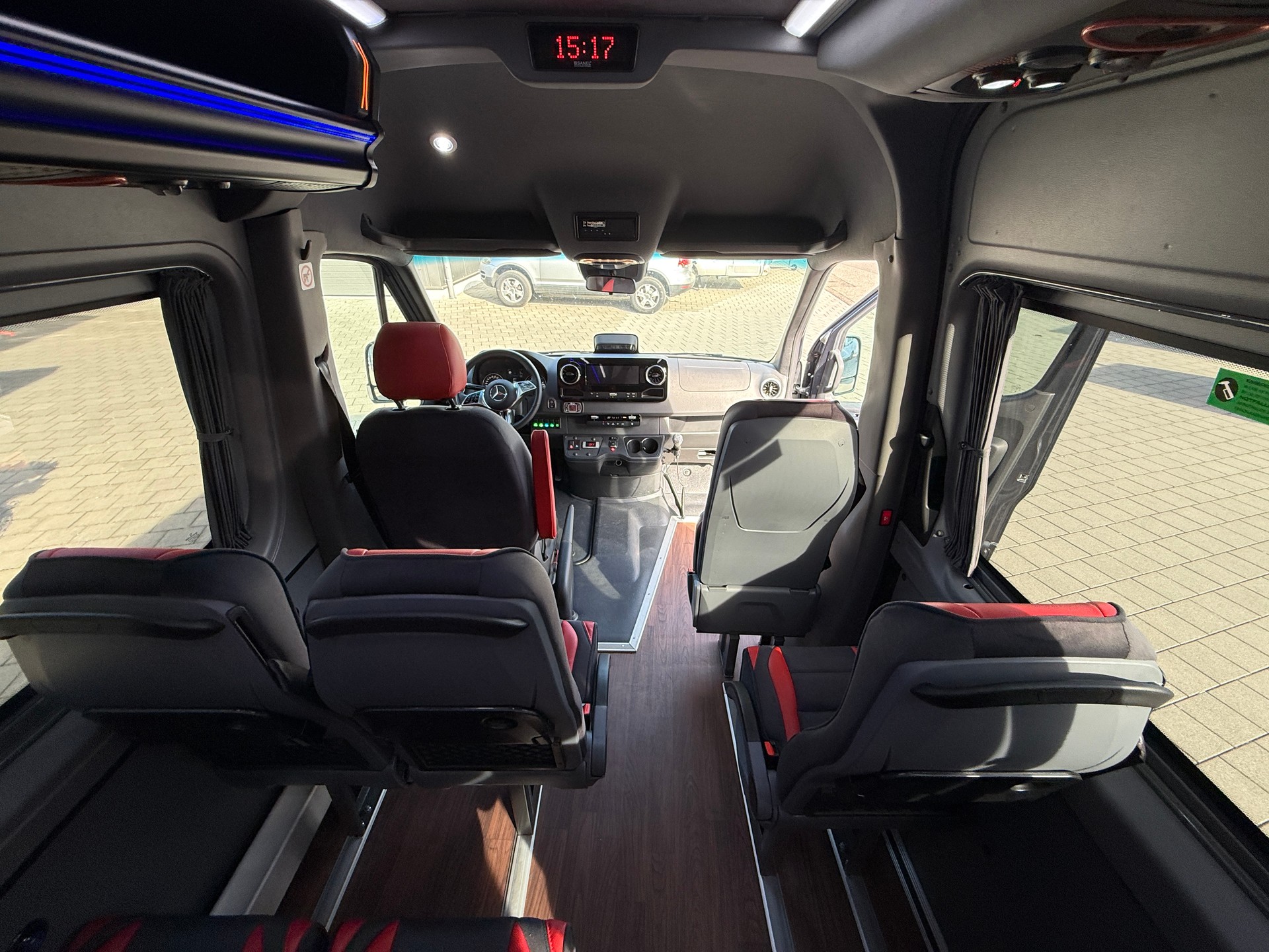 MERCEDES-BENZ Midibus mit 17/21 Plätze oder bis 4 Rollstühle-image-12