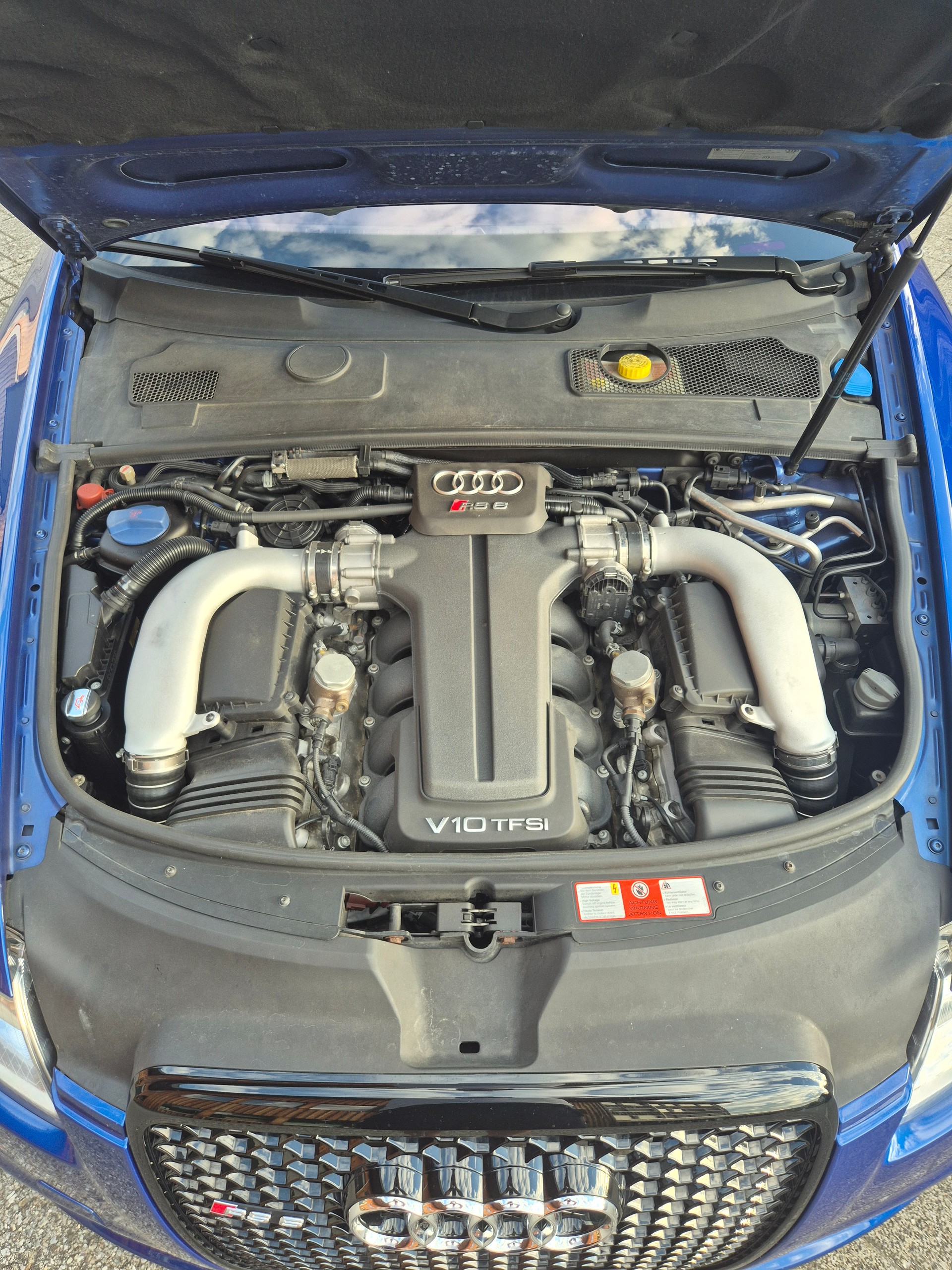 AUDI 5.0 V10 TFSI quattro-image-2