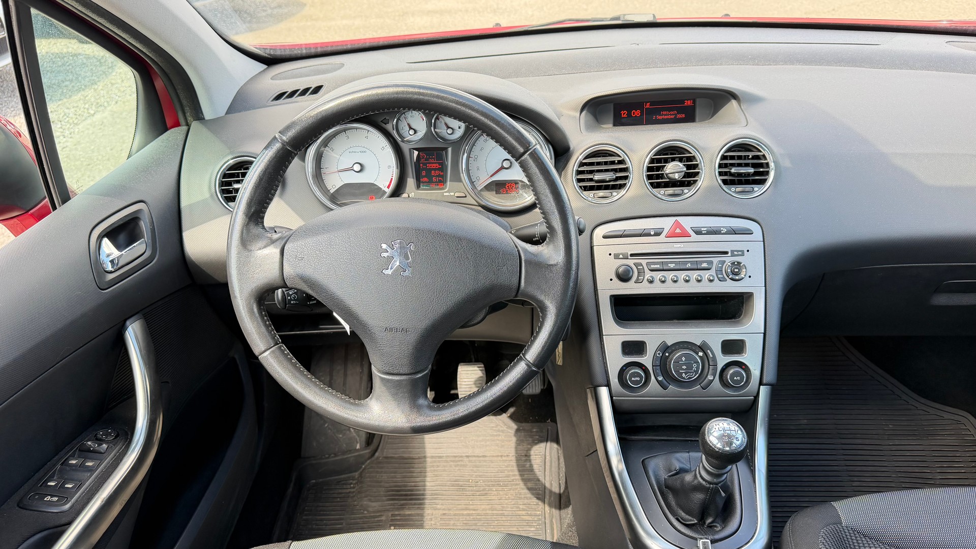 PEUGEOT 308 1.6 16V T Swiss Edition-image-7