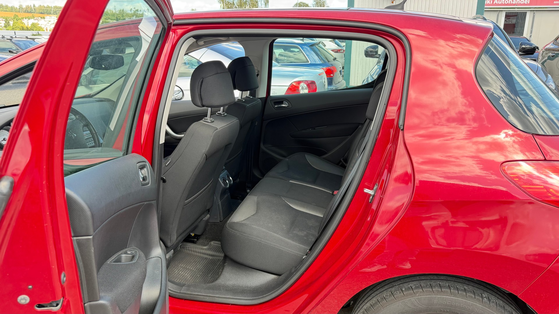 PEUGEOT 308 1.6 16V T Swiss Edition-image-9