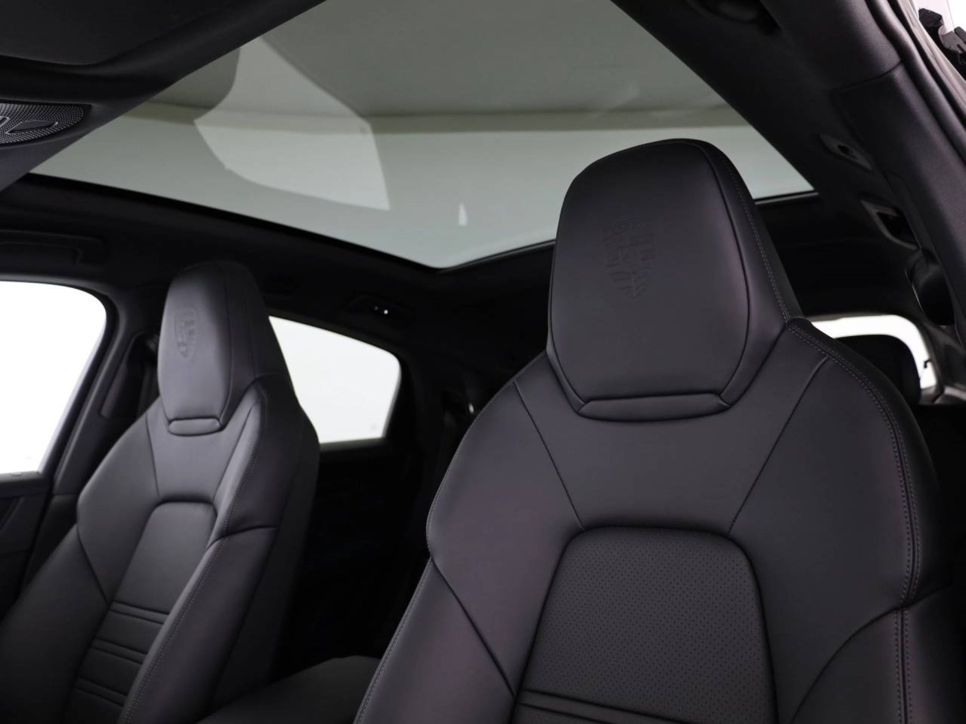 PORSCHE Cayenne Coupé Black Edition-image-18