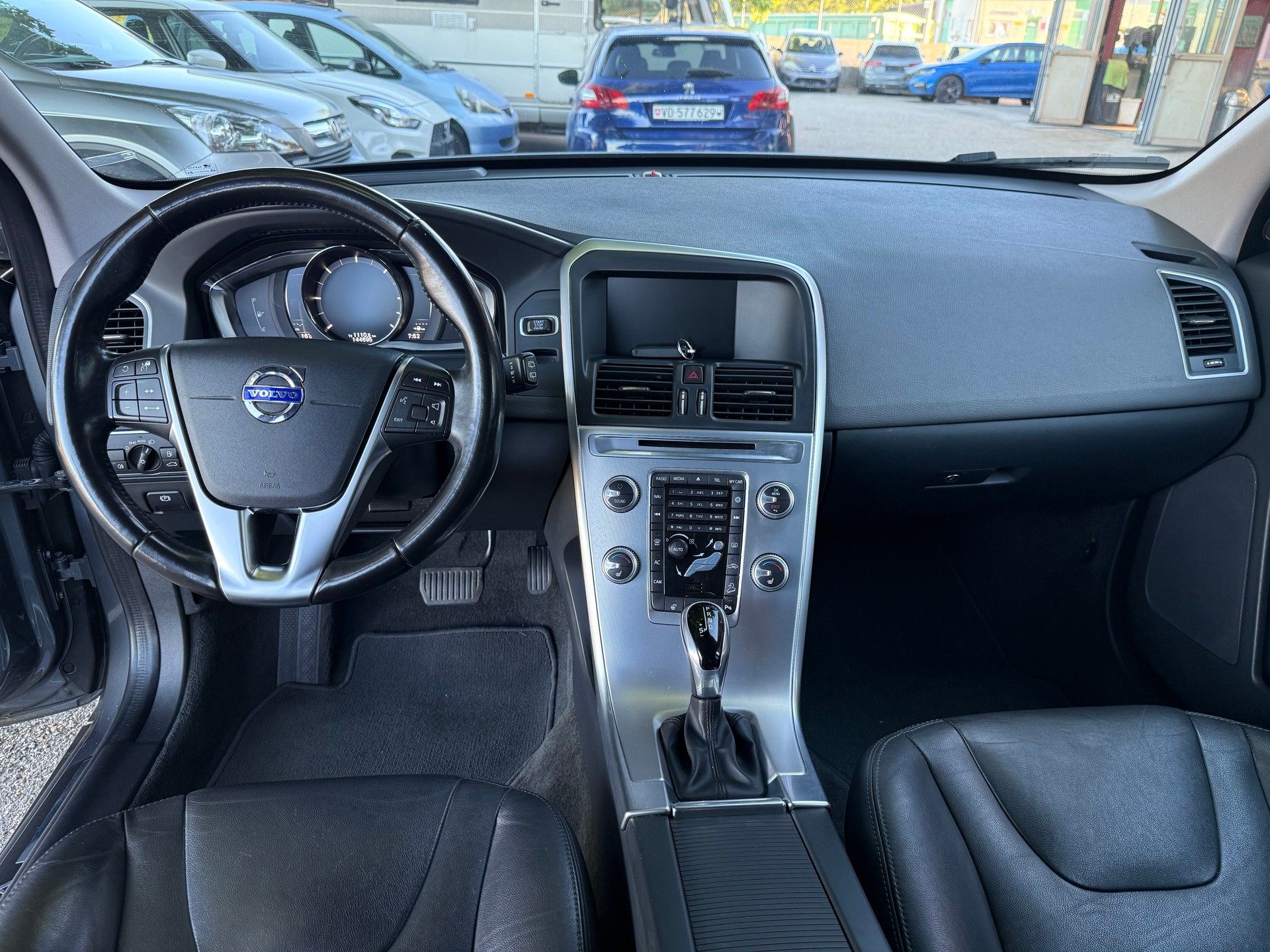 VOLVO XC60 D4 AWD Summum Geartronic-image-6