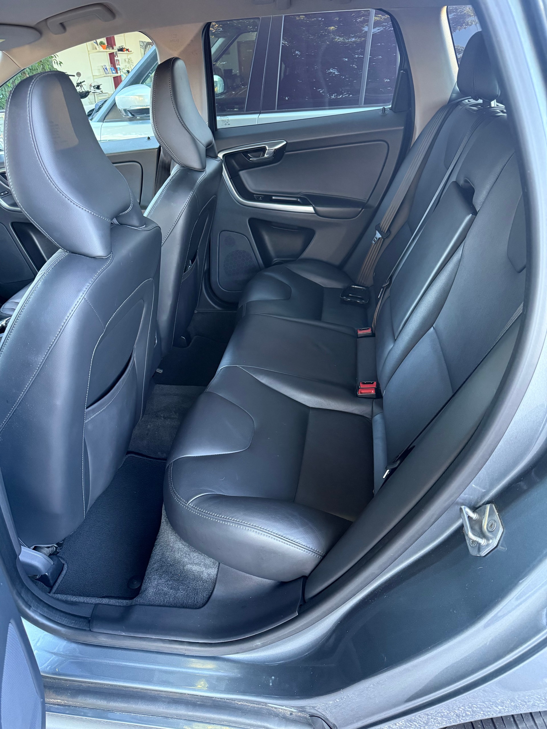 VOLVO XC60 D4 AWD Summum Geartronic-image-4