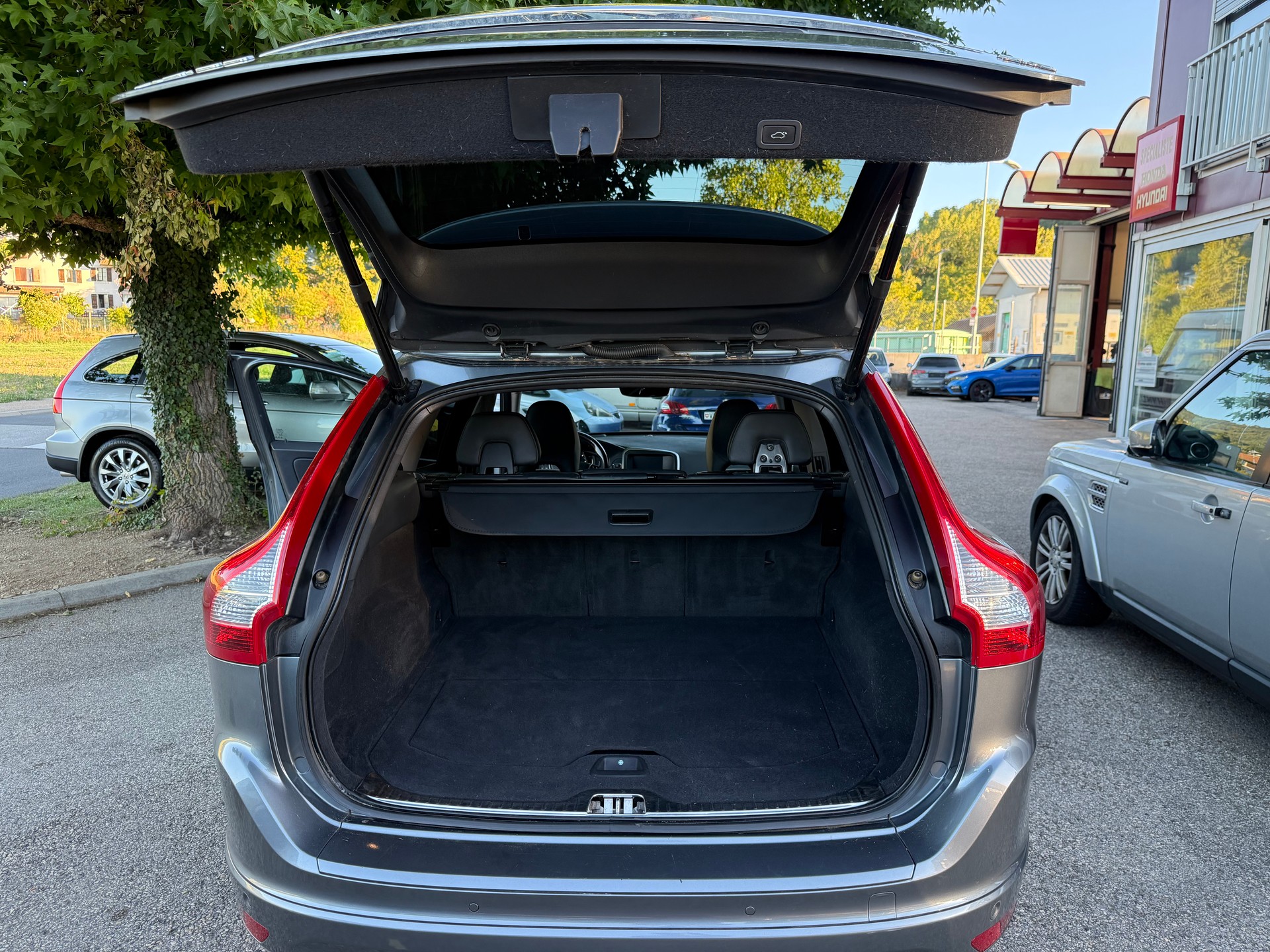 VOLVO XC60 D4 AWD Summum Geartronic-image-5