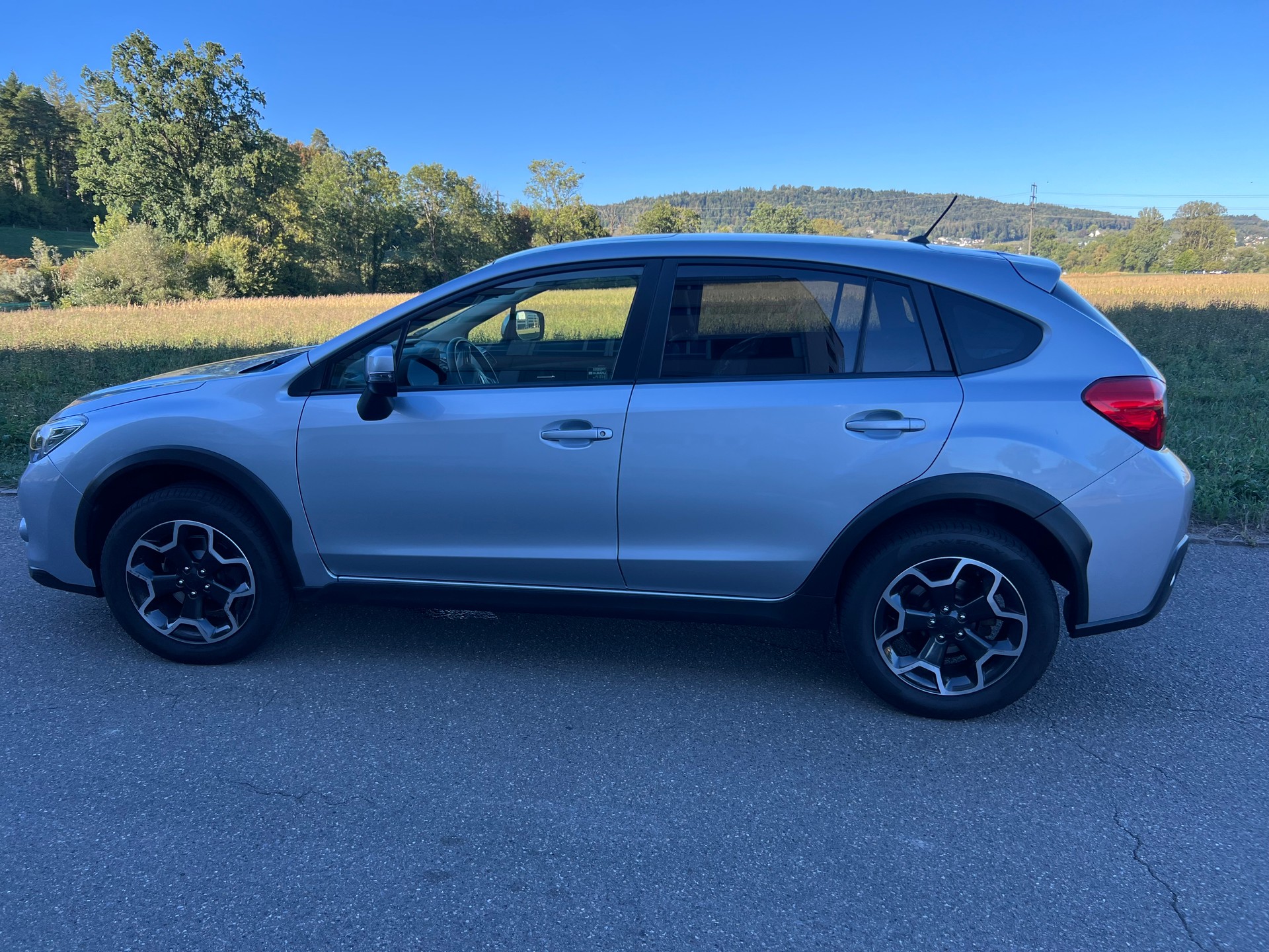 SUBARU XV 2.0 Swiss Three AWD CVT-image-2