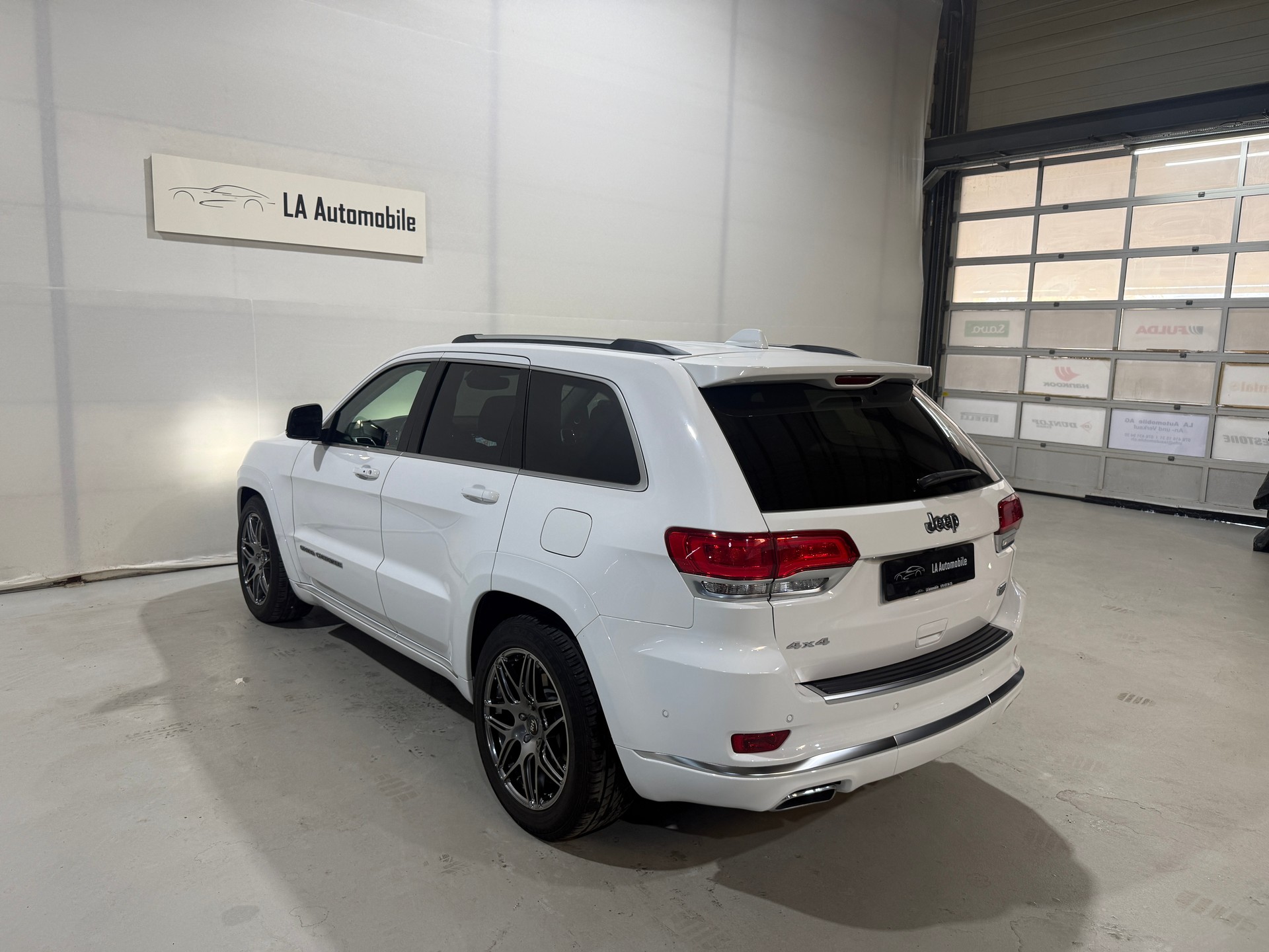 JEEP Grand Cherokee 3.0 CRD Summit Automatic-image-10