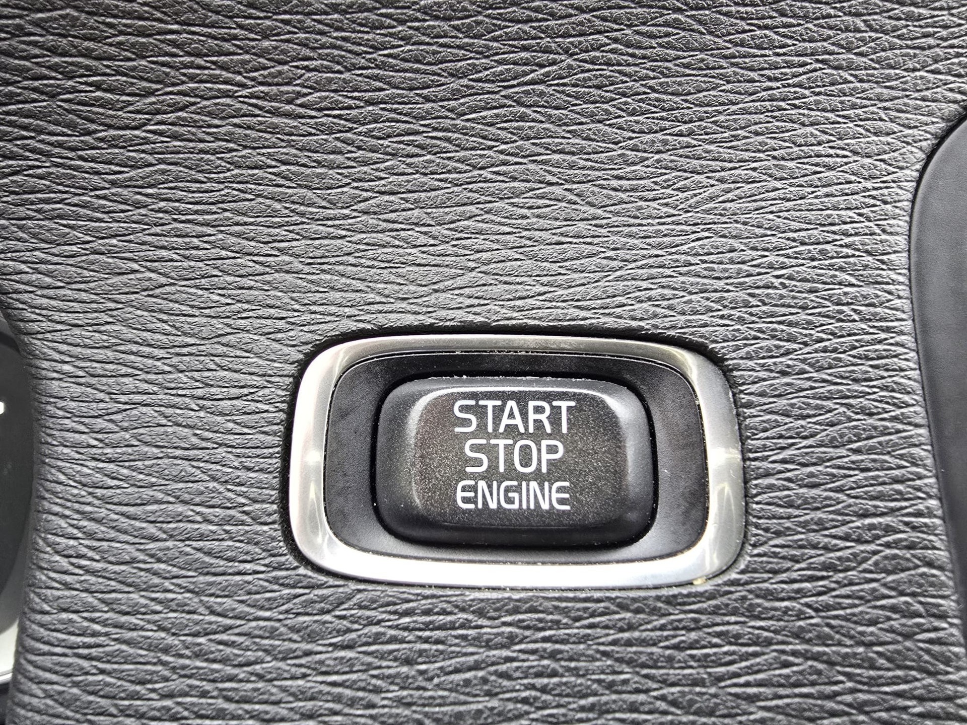 VOLVO V60 D6 AWD Plug-in Hybrid Summum Geartronic-image-17