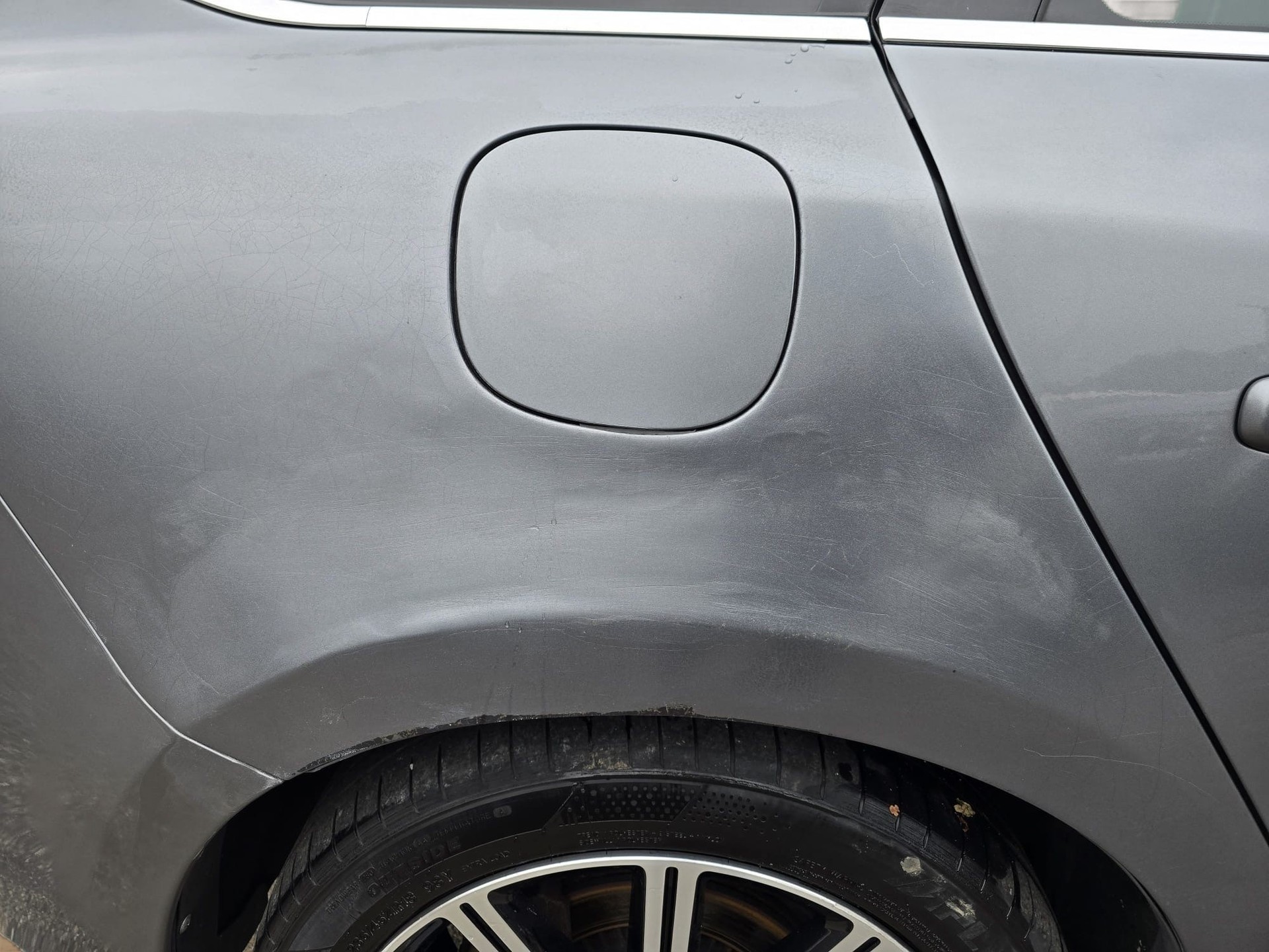 VOLVO V60 D6 AWD Plug-in Hybrid Summum Geartronic-image-8