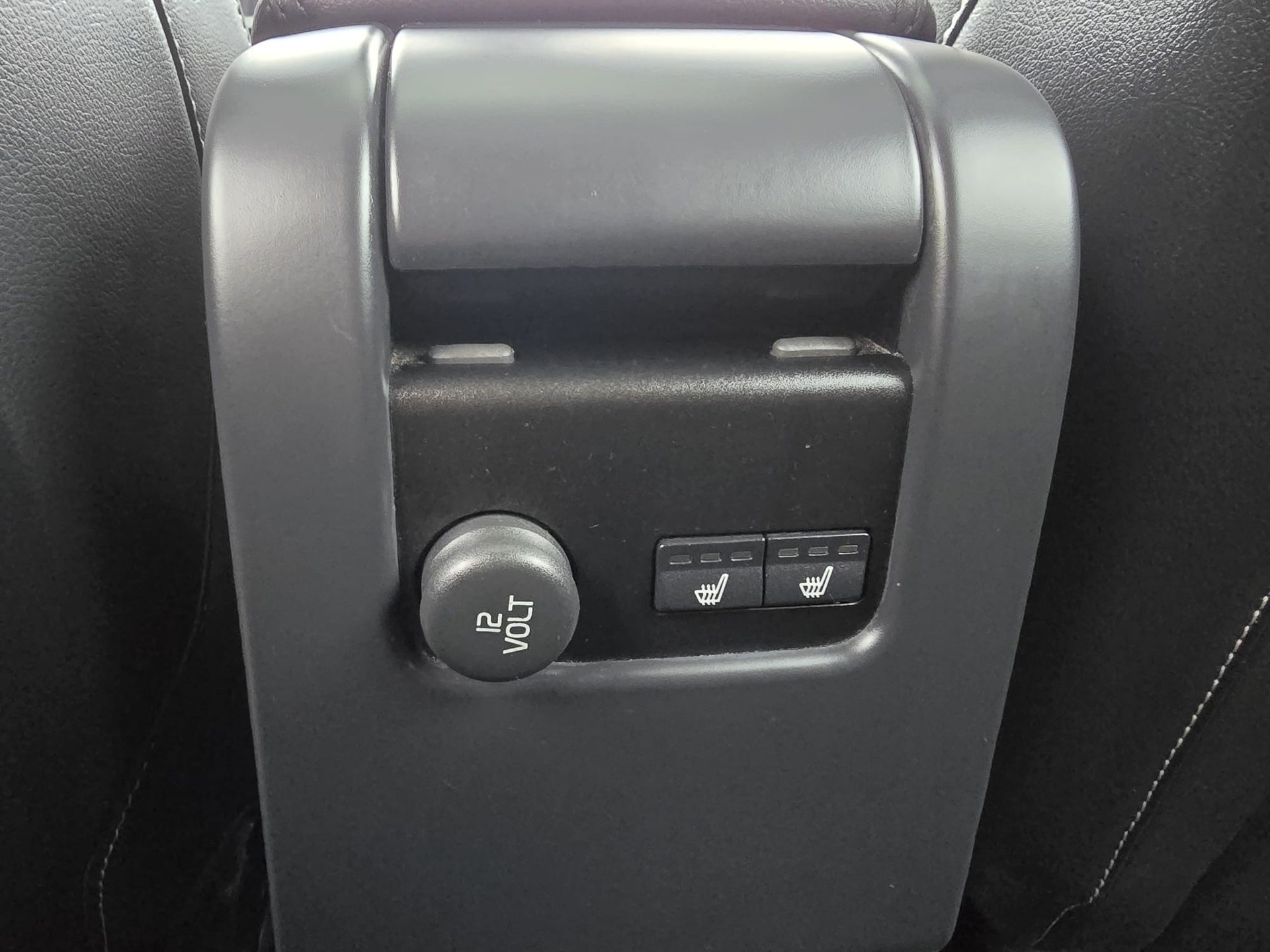 VOLVO V60 D6 AWD Plug-in Hybrid Summum Geartronic-image-15