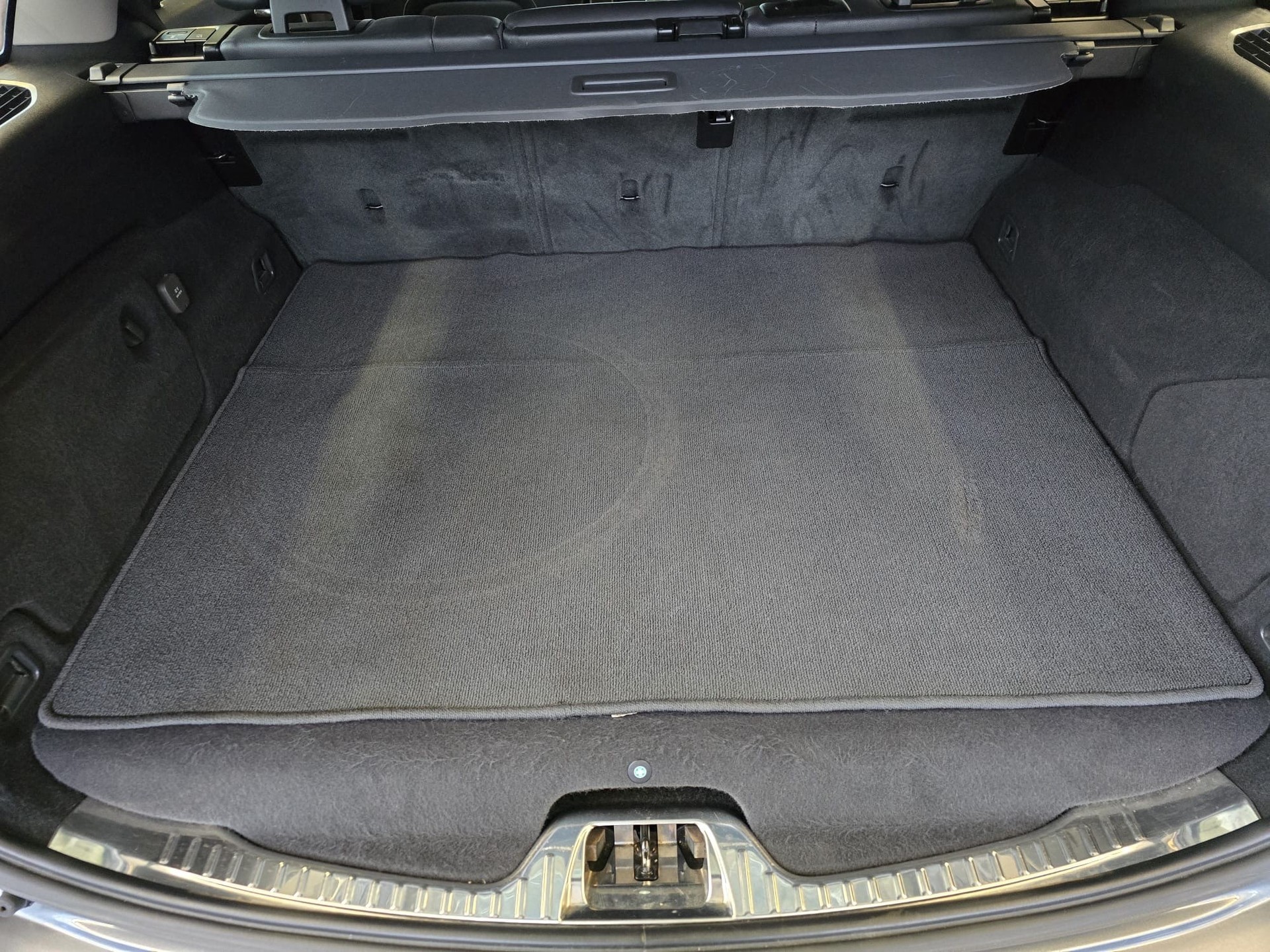 VOLVO V60 D6 AWD Plug-in Hybrid Summum Geartronic-image-23