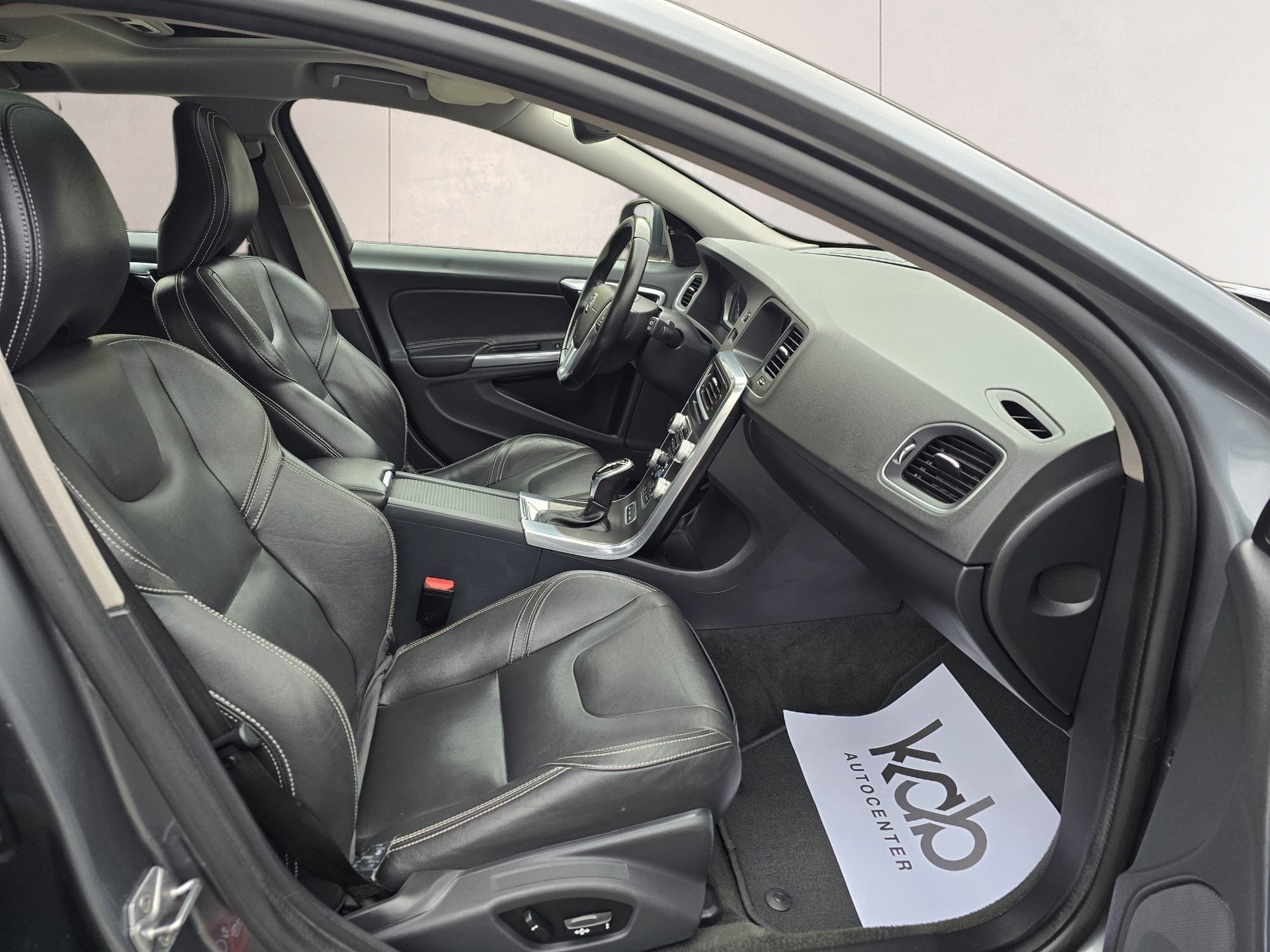 VOLVO V60 D6 AWD Plug-in Hybrid Summum Geartronic-image-20