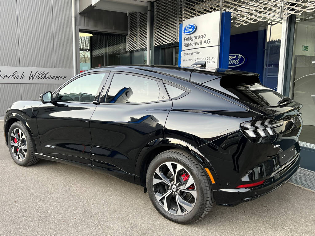 FORD Mustang Mach-E Extended Premium AWD-image-11