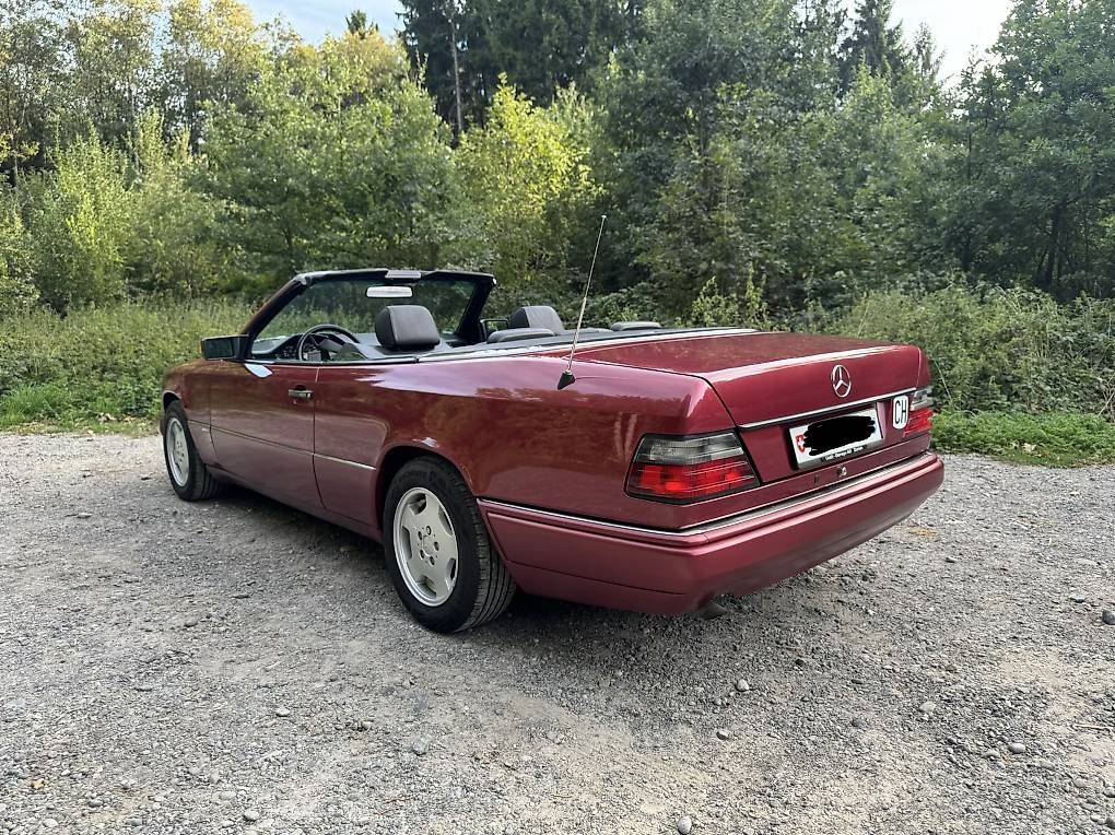 MERCEDES-BENZ E 220-image-1