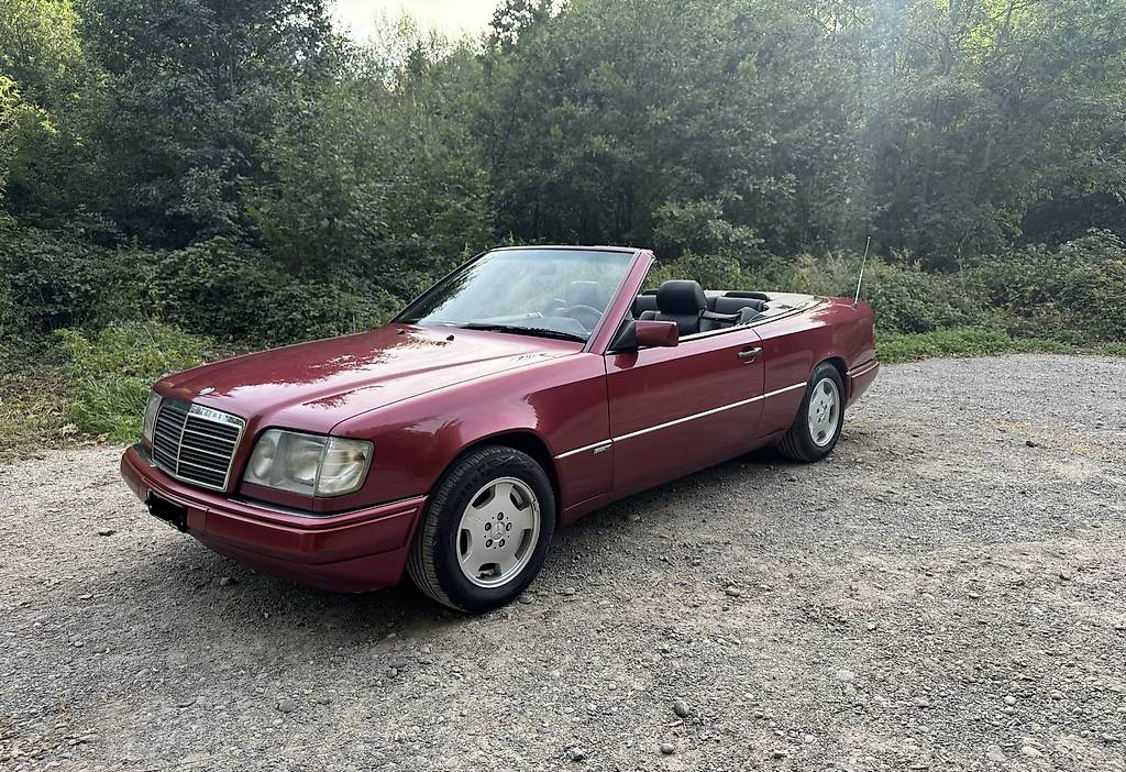 MERCEDES-BENZ E 220-image-0