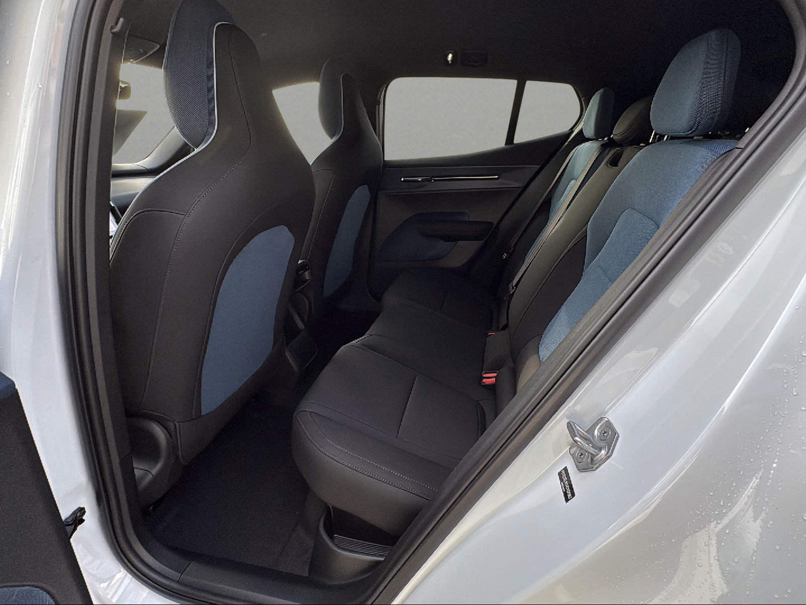 VOLVO EX30 P5 69 kWh Long Range Xcentric Black Edition43235-image-5