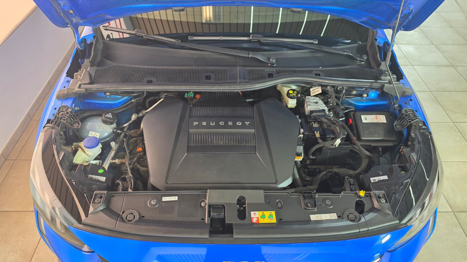 PEUGEOT 208 Elektrik GT TOP FAHRZEUG, Keyless Entry & Go*Rückfahrkamera*Parksensoren-image-14
